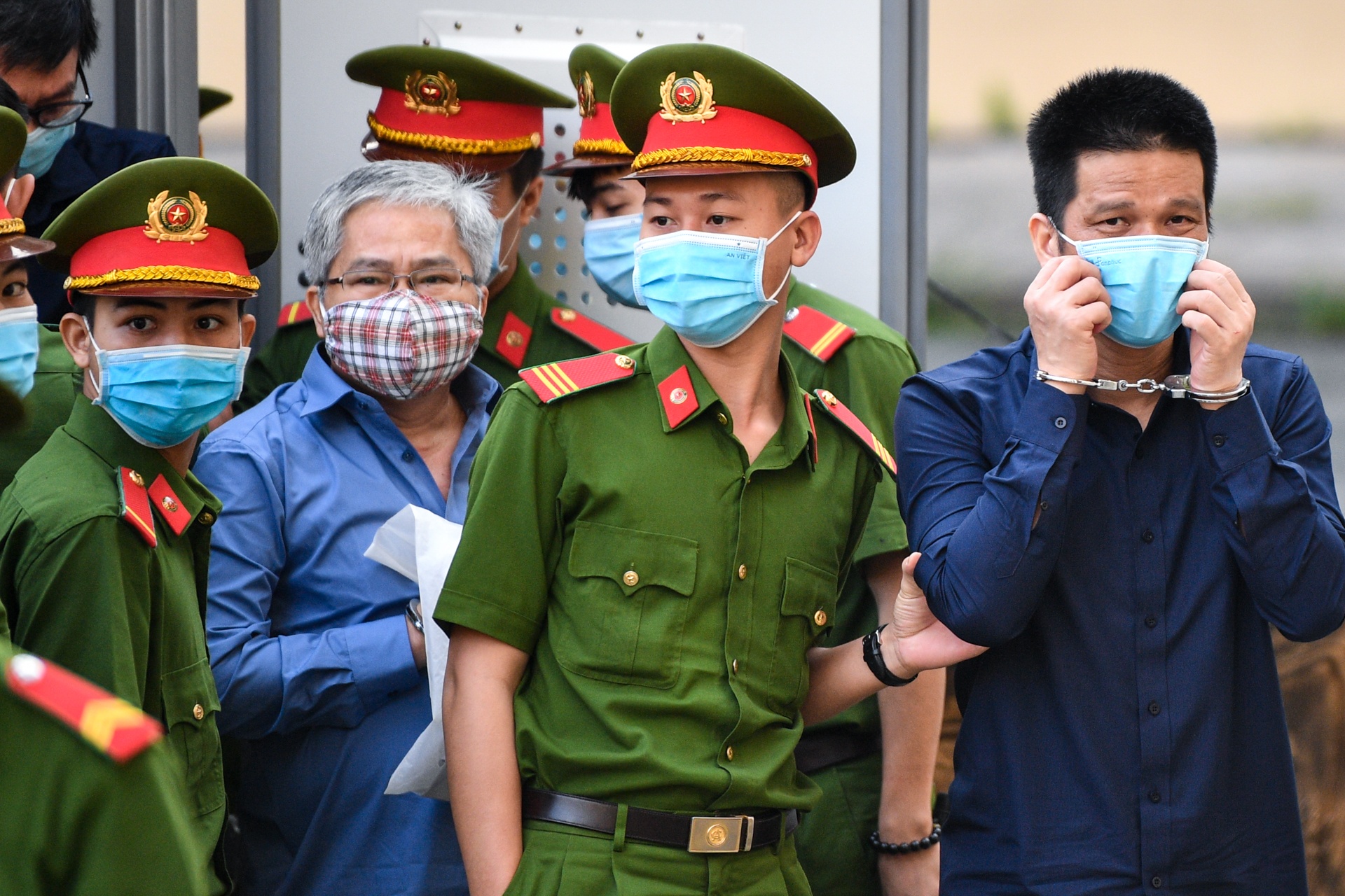 Ut Troc nhan an anh 8