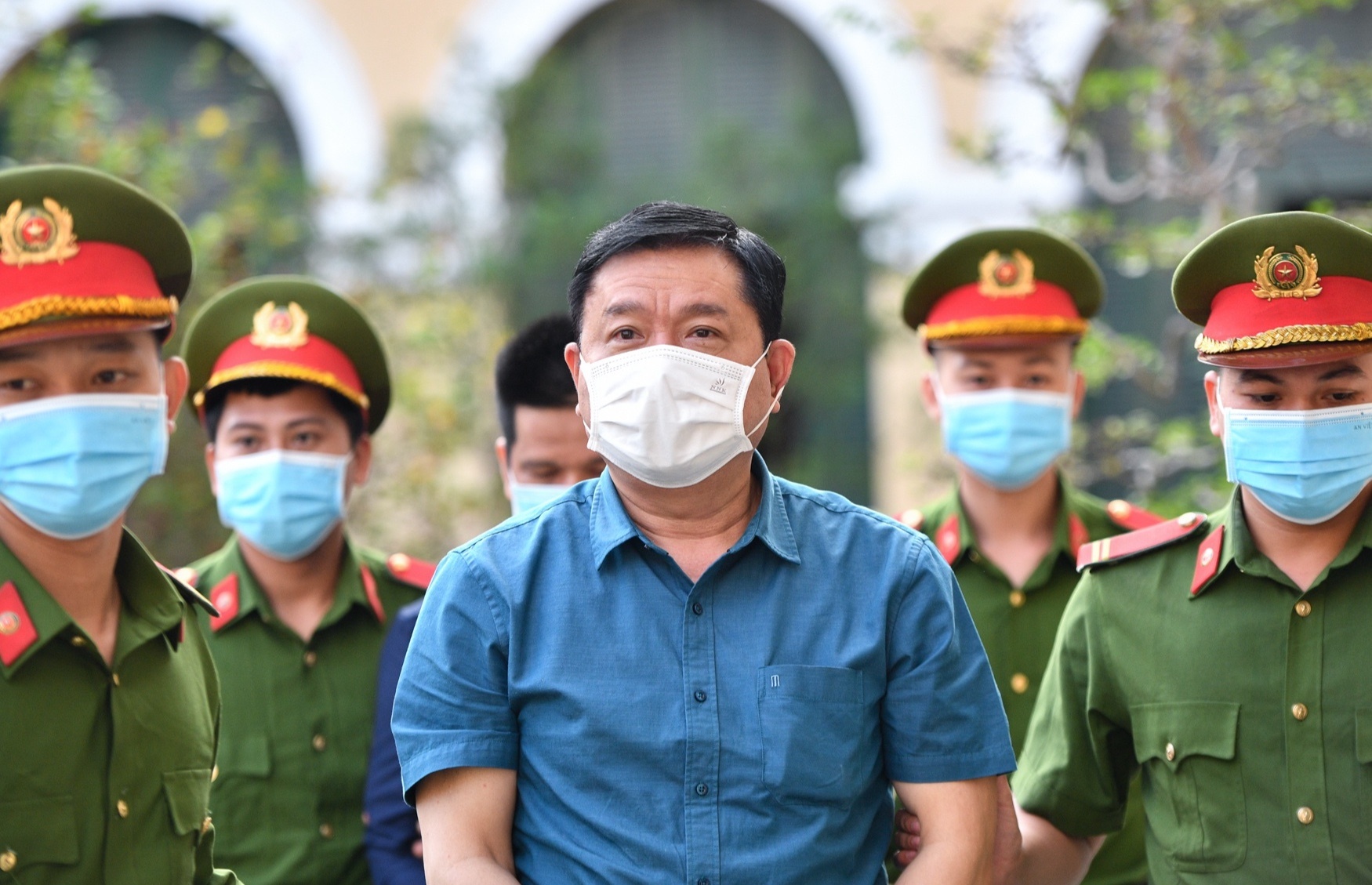 Ut Troc nhan an anh 6