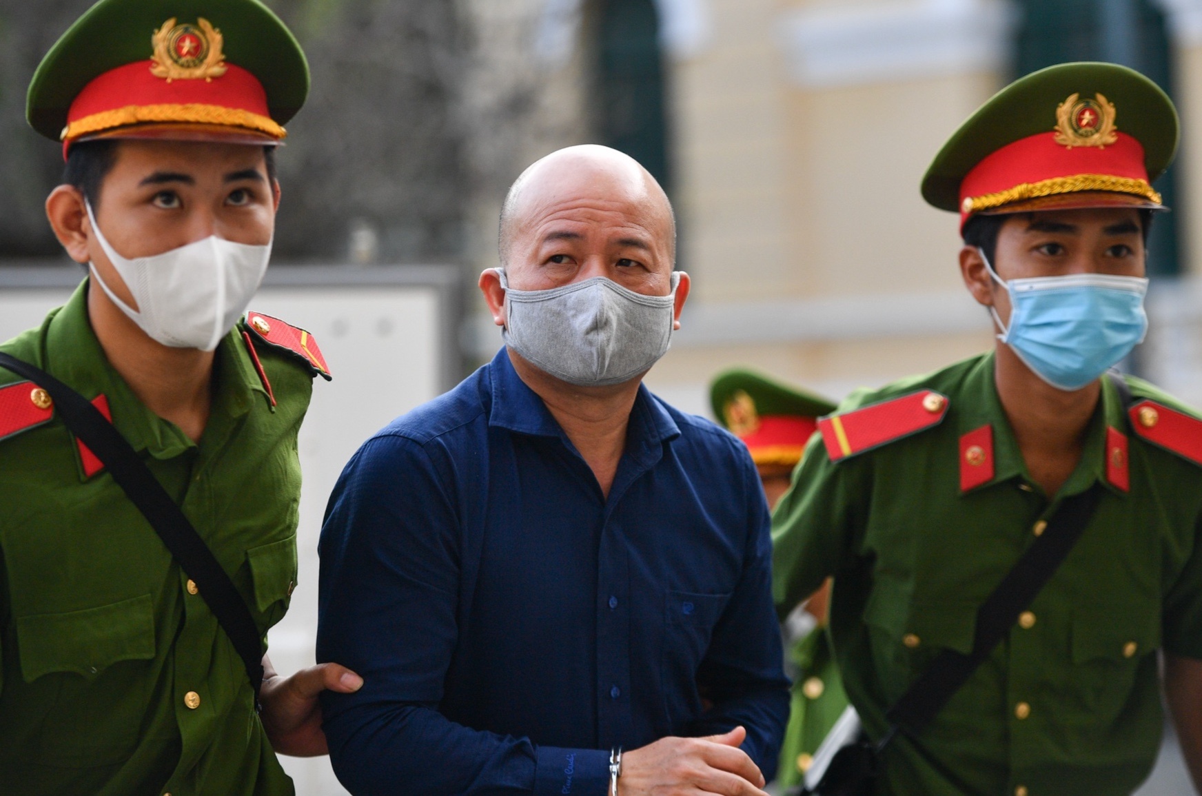 Ut Troc nhan an anh 4