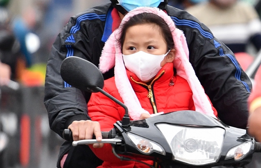 Nguoi TP.HCM mac ao am trong ngay 21 do C hinh anh