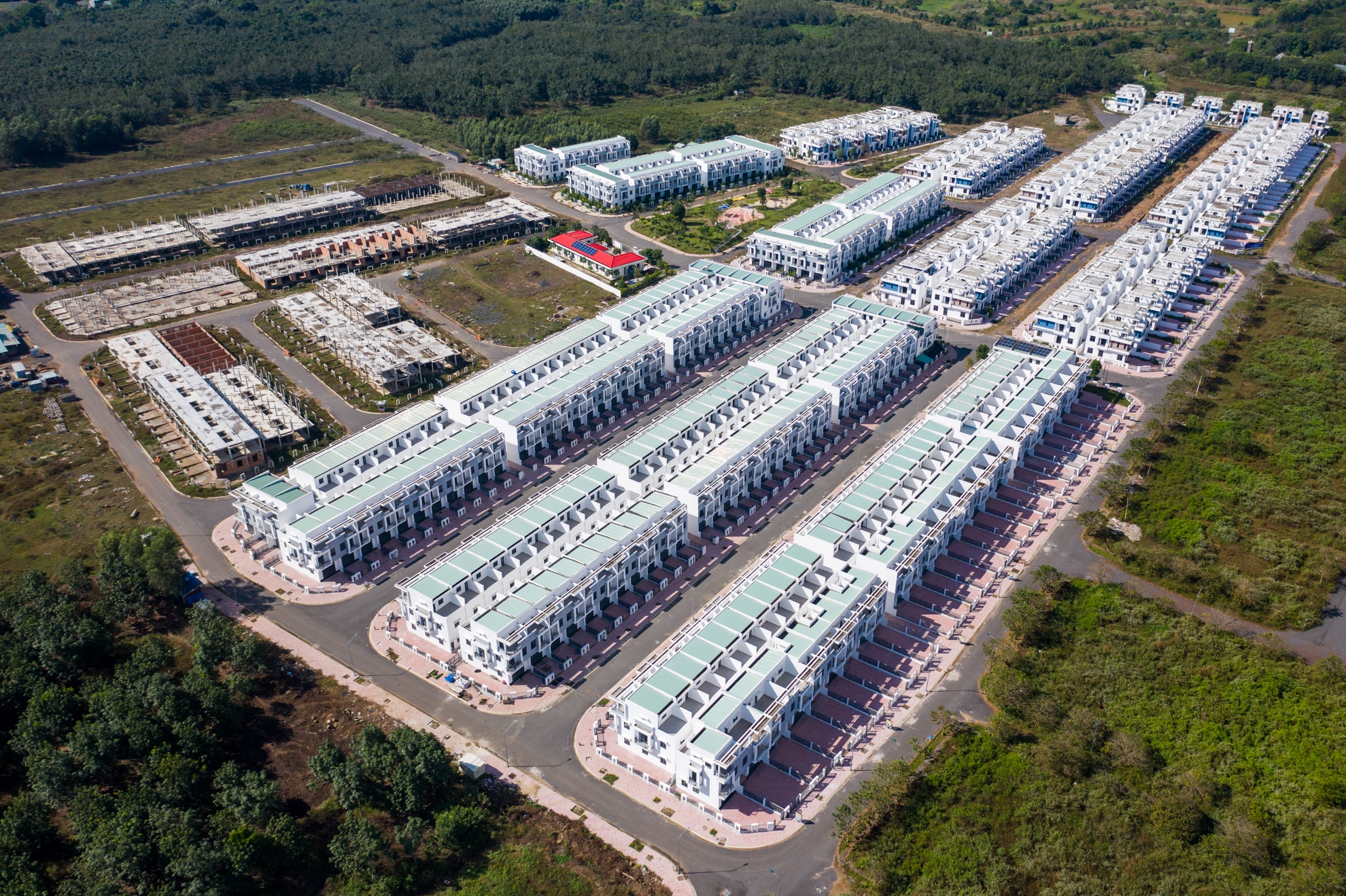 Toan canh gan 500 biet thu, nha lien ke xay trai phep tren dat rung hinh anh