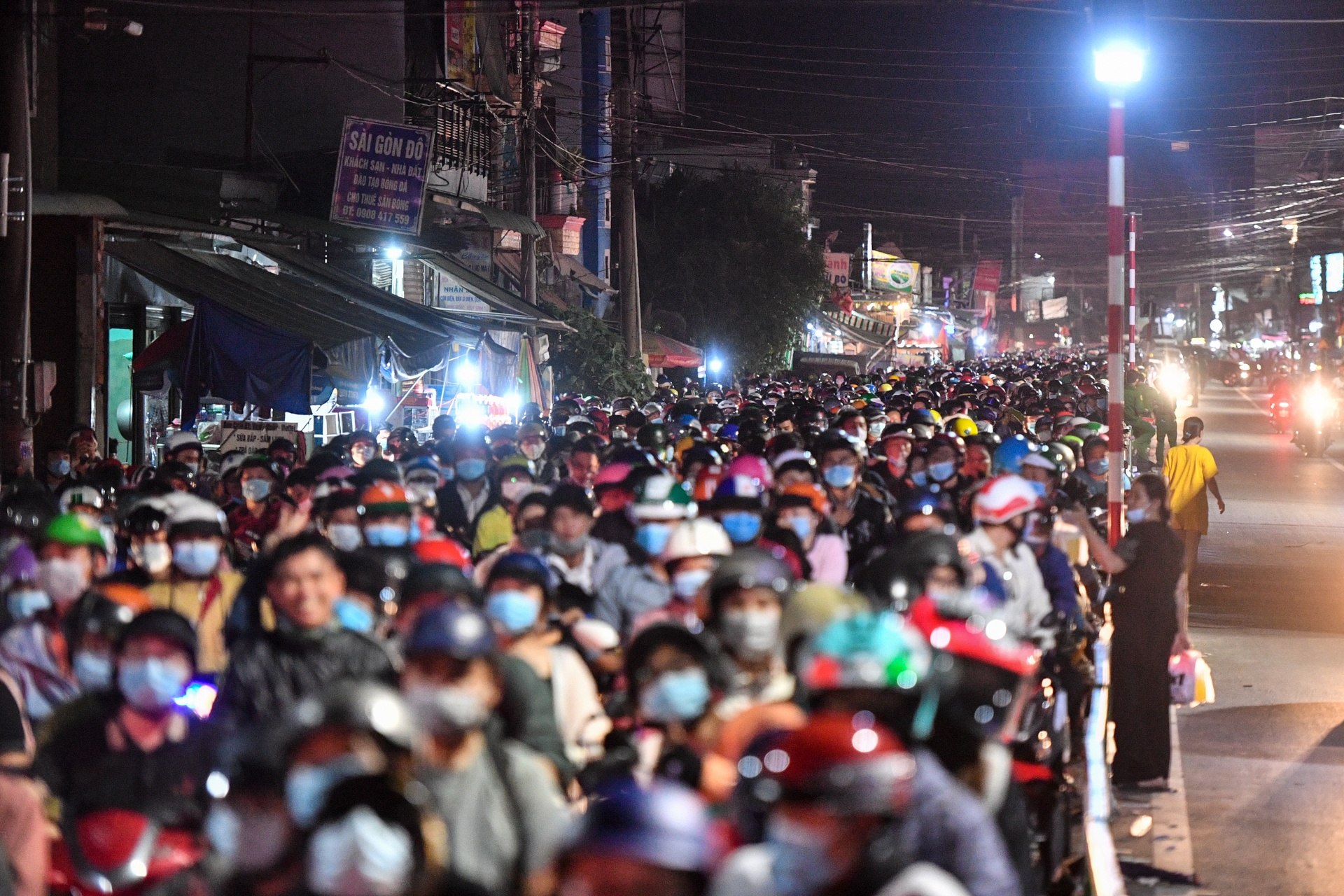 Ket xe o Cat Lai anh 1