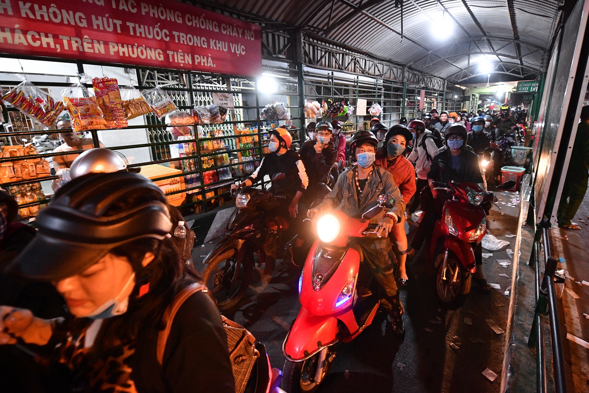 Ket xe o Cat Lai anh 5