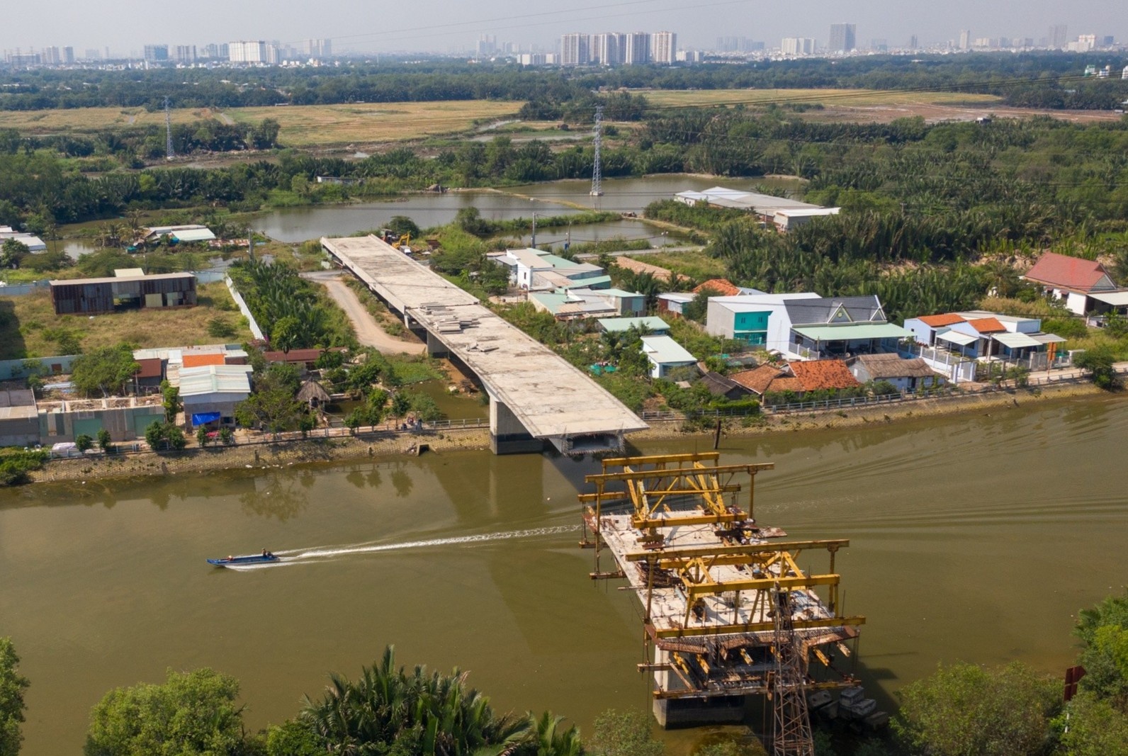 Cau 500 ty ket noi Binh Chanh va Nha Be dang do sau 3 nam khoi cong hinh anh