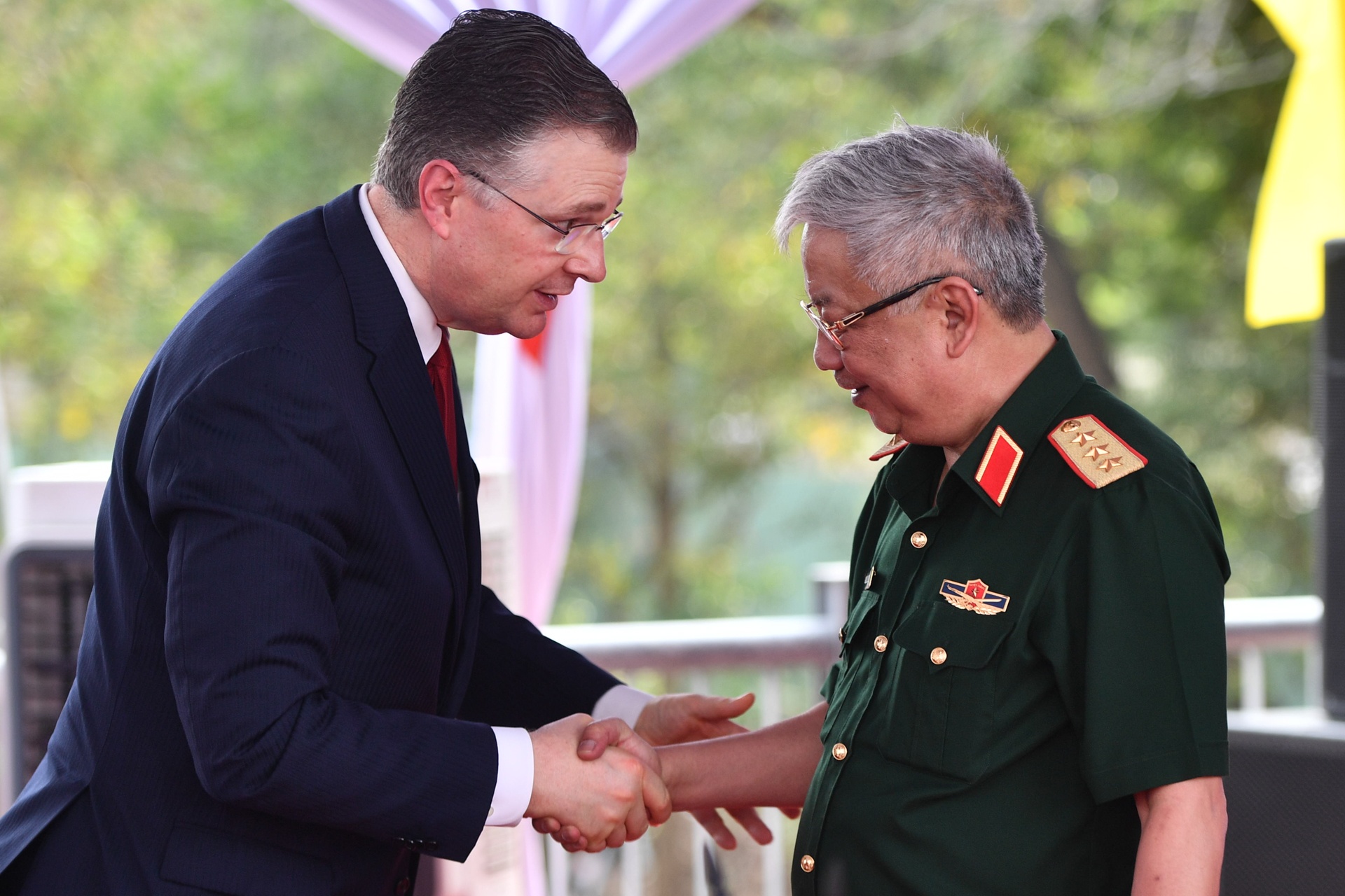 xu ly chat doc mau da cam anh 5