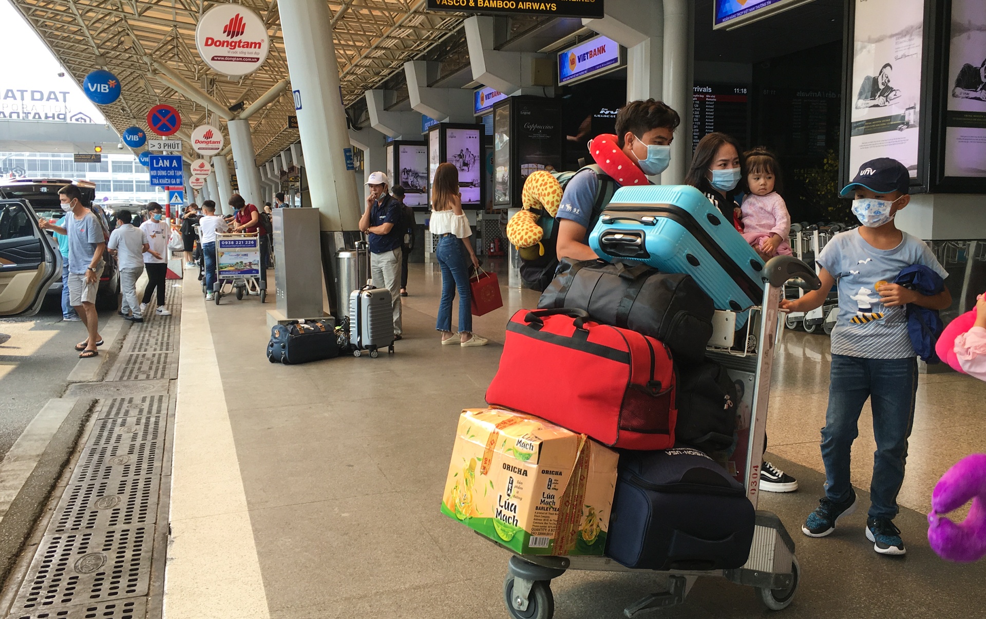 hanh khach ve Tet anh 1