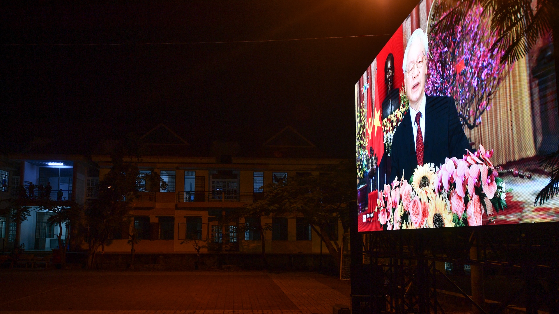 Tet tai khu dieu tri Covid-19 TP.HCM anh 13