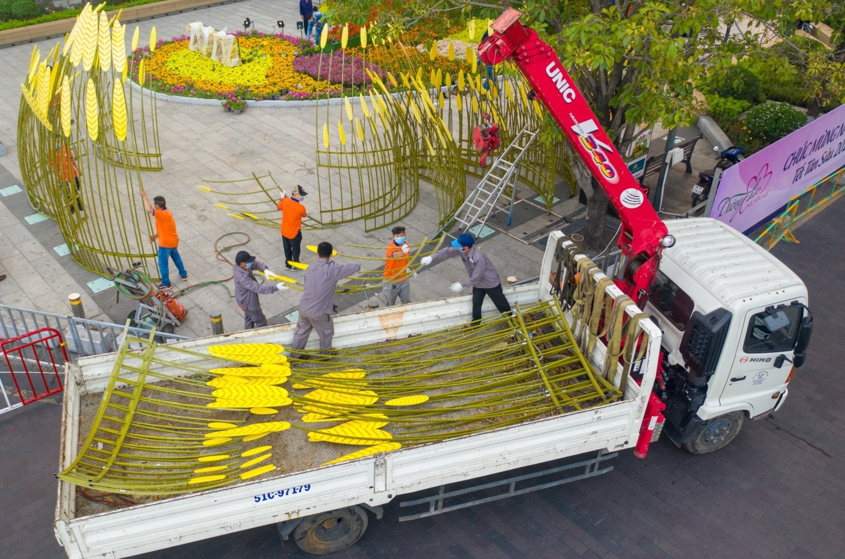 Don dep duong hoa Nguyen Hue anh 2