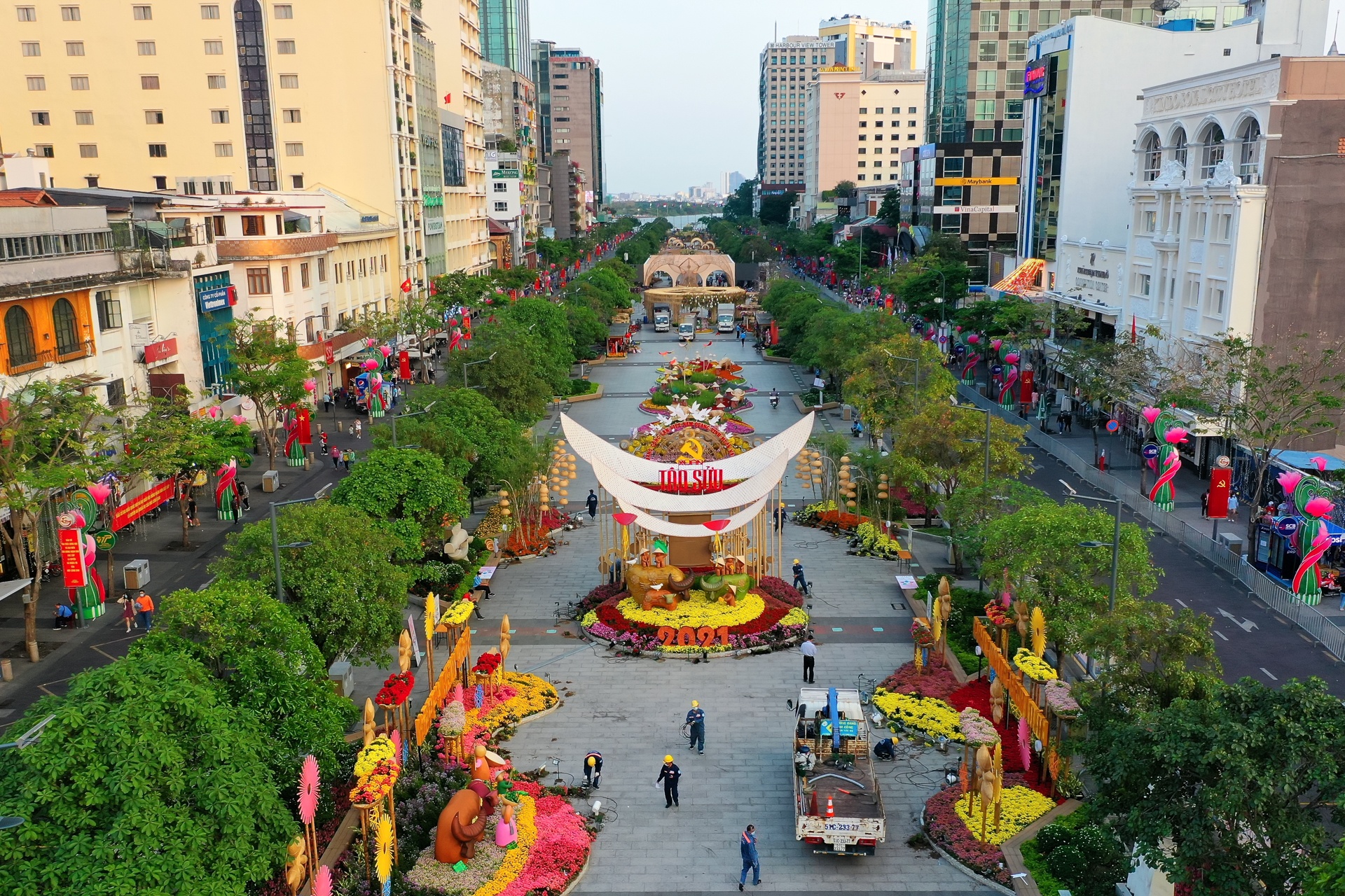 Don dep duong hoa Nguyen Hue anh 1