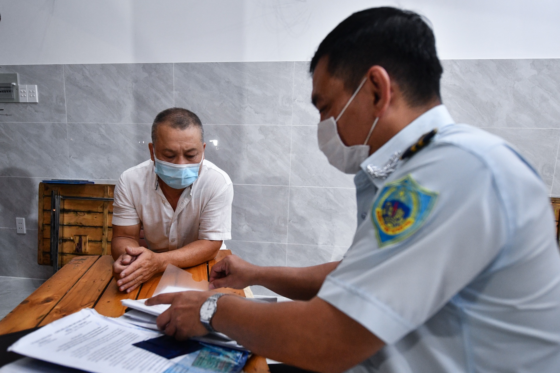 quan nhau dong duc dich Covid-19 anh 5