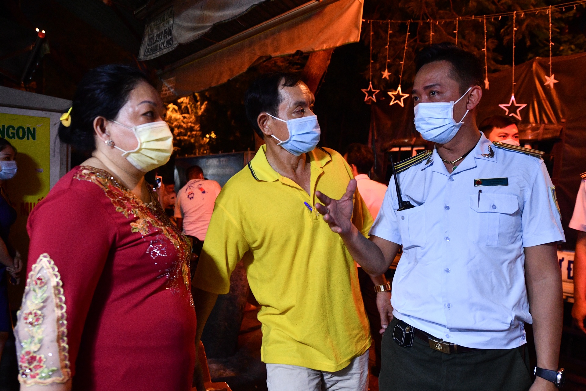 quan nhau dong duc dich Covid-19 anh 3