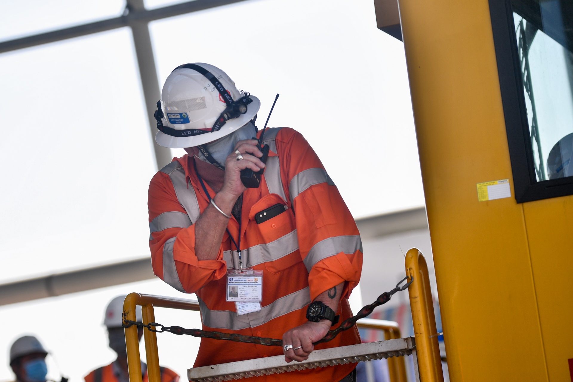 thi cong cap dien metro so 1 anh 8