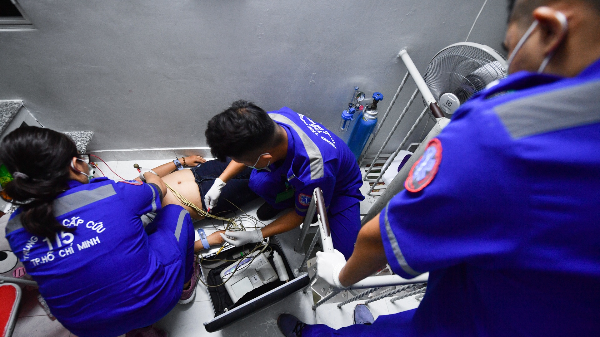 bác sĩ cấp cứu 115 ảnh 21 bac si cap cuu 115 anh 21