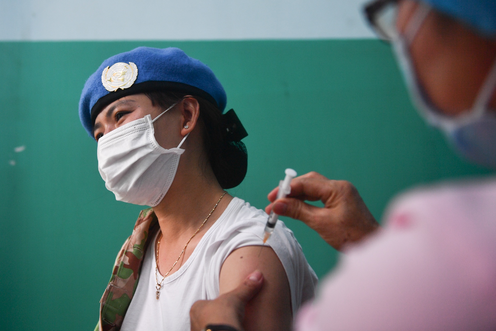 Luc luong giu gin hoa binh Lien Hop Quoc duoc tiem vaccine Covid-19 hinh anh