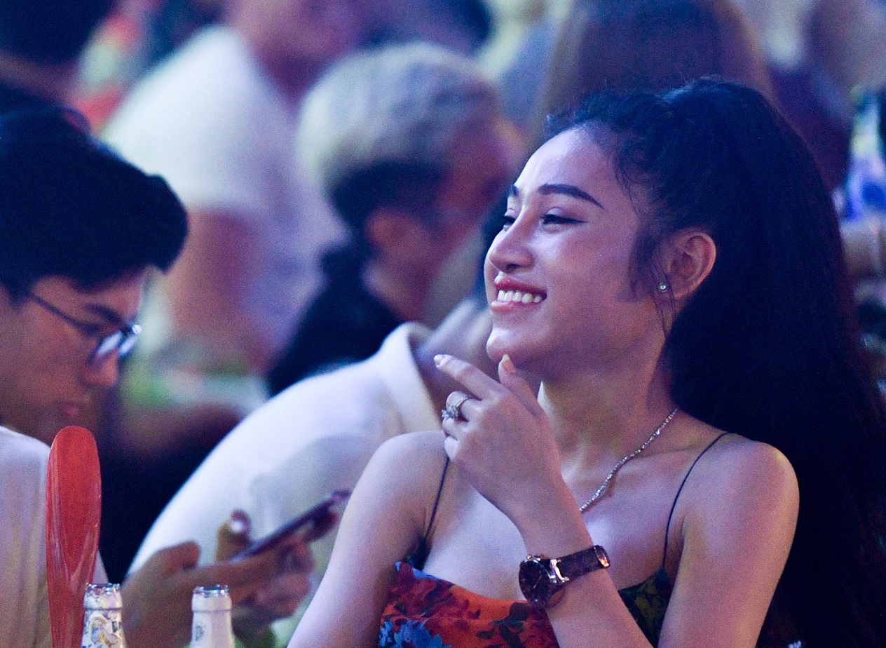 Pho di bo Bui Vien kin nguoi khi vu truong, quan bar mo cua tro lai hinh anh