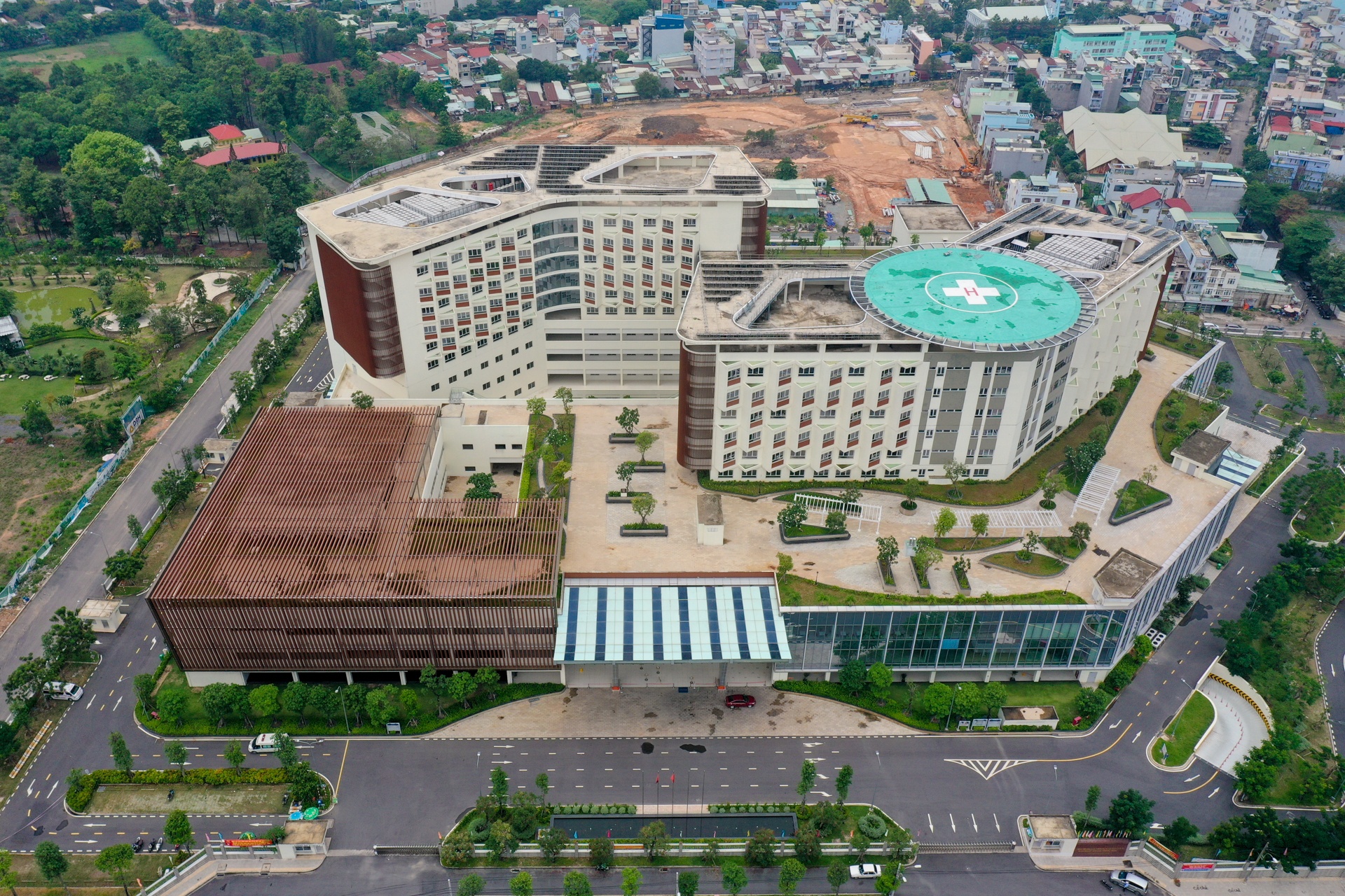 Bệnh viện nghìn tỷ vắng người ảnh 1 Benh vien nghin ty vang nguoi anh 1