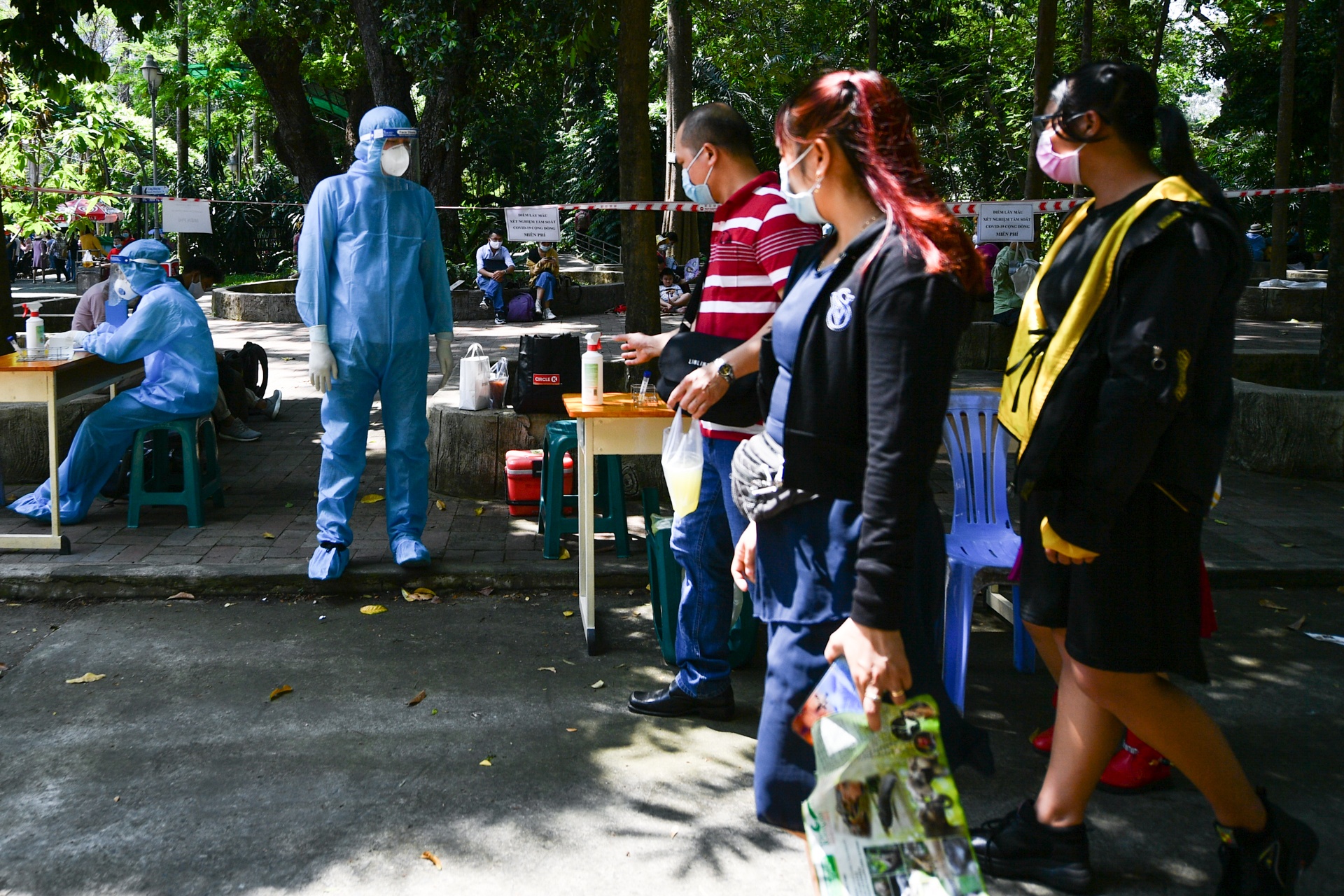xet nghiem Covid-19 tai Thao Cam Vien anh 7