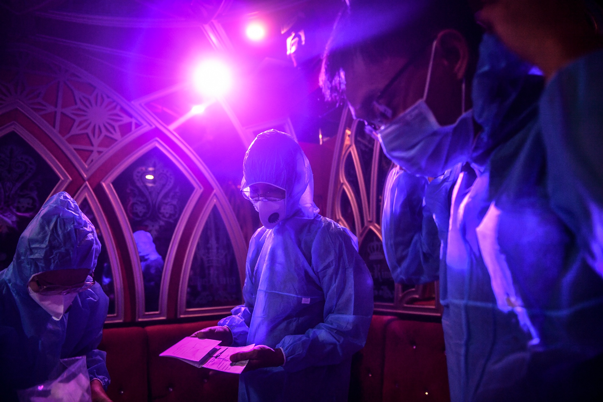 Xet nghiem nhan vien KTV anh 1