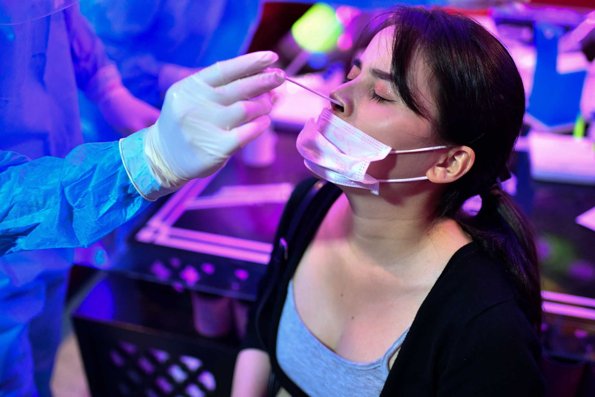 Xet nghiem nhan vien KTV anh 4