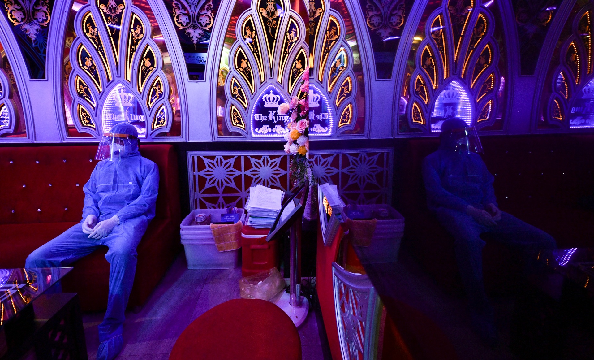 Xet nghiem nhan vien KTV anh 9