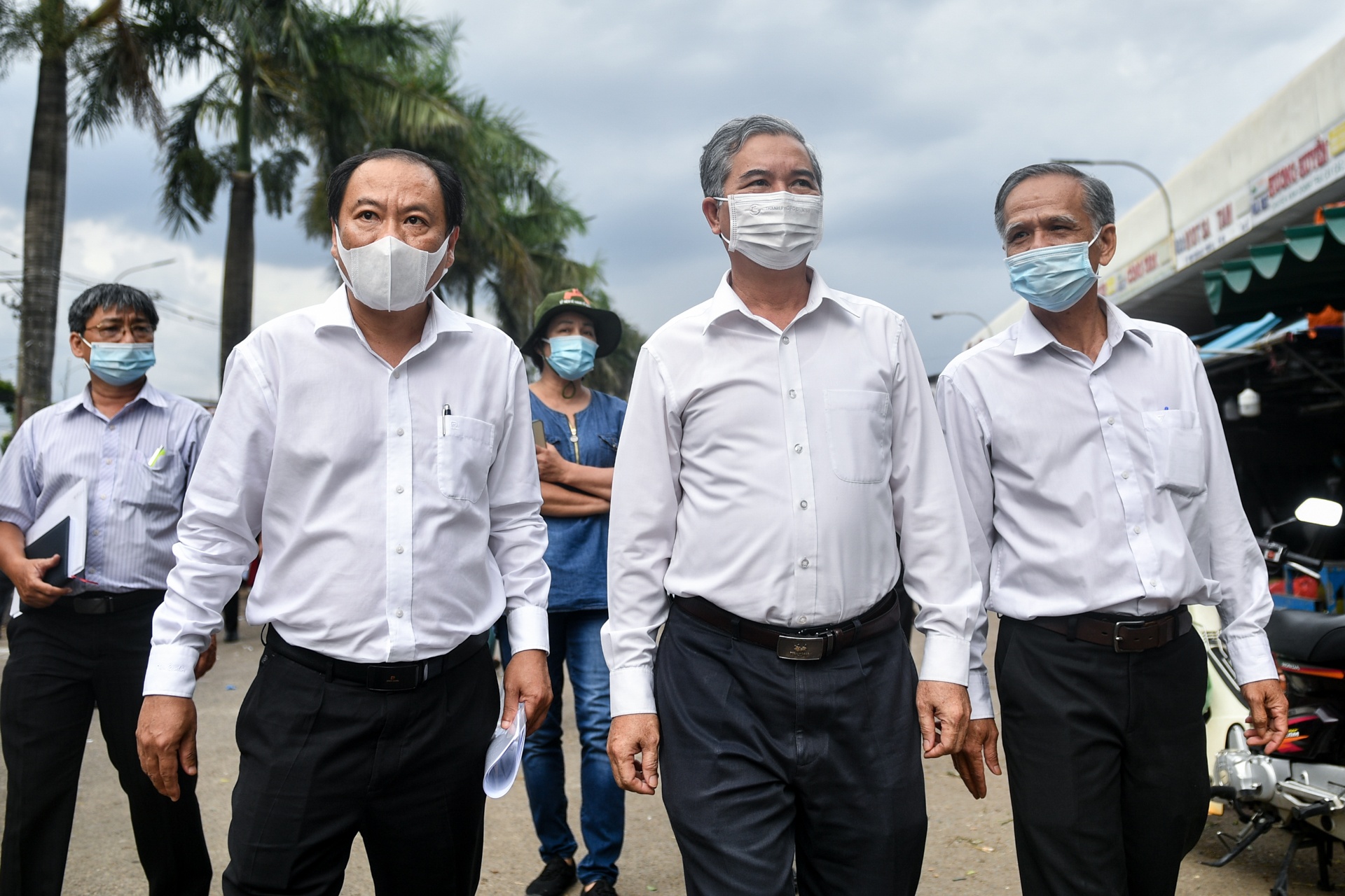 Pho chu tich TP.HCM: 'Khong phuc vu hanh khach phot lo khuyen cao 5K' hinh anh