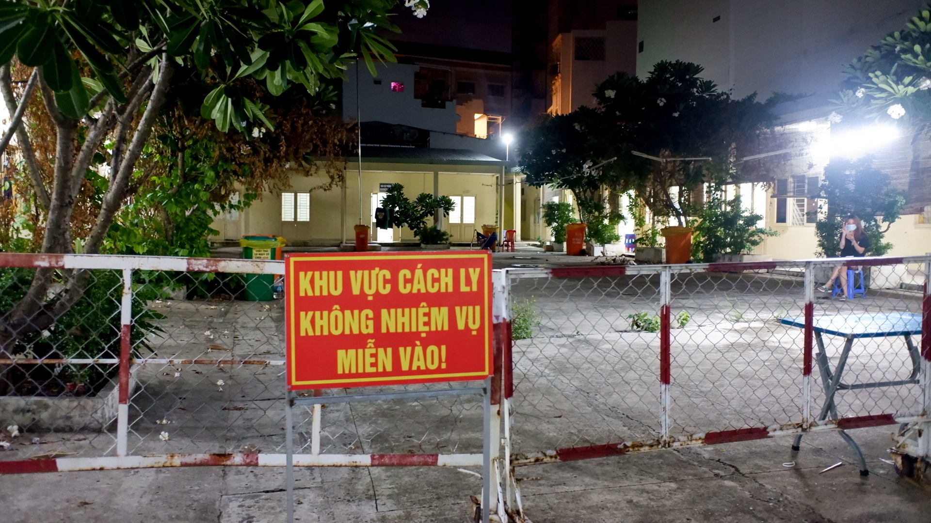 cach ly 28 ngay anh 18