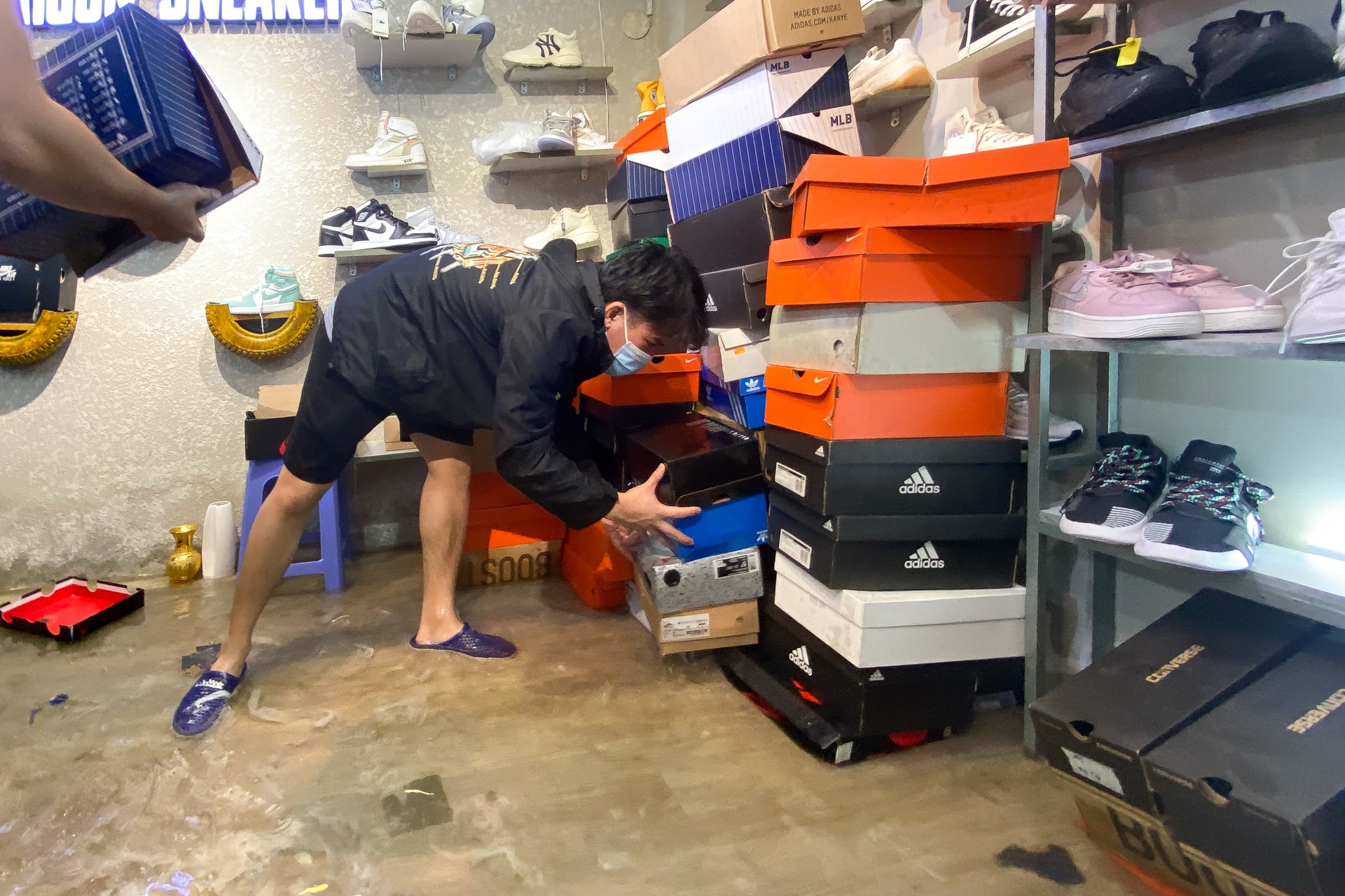 Mua ngap tai TP.HCM anh 8