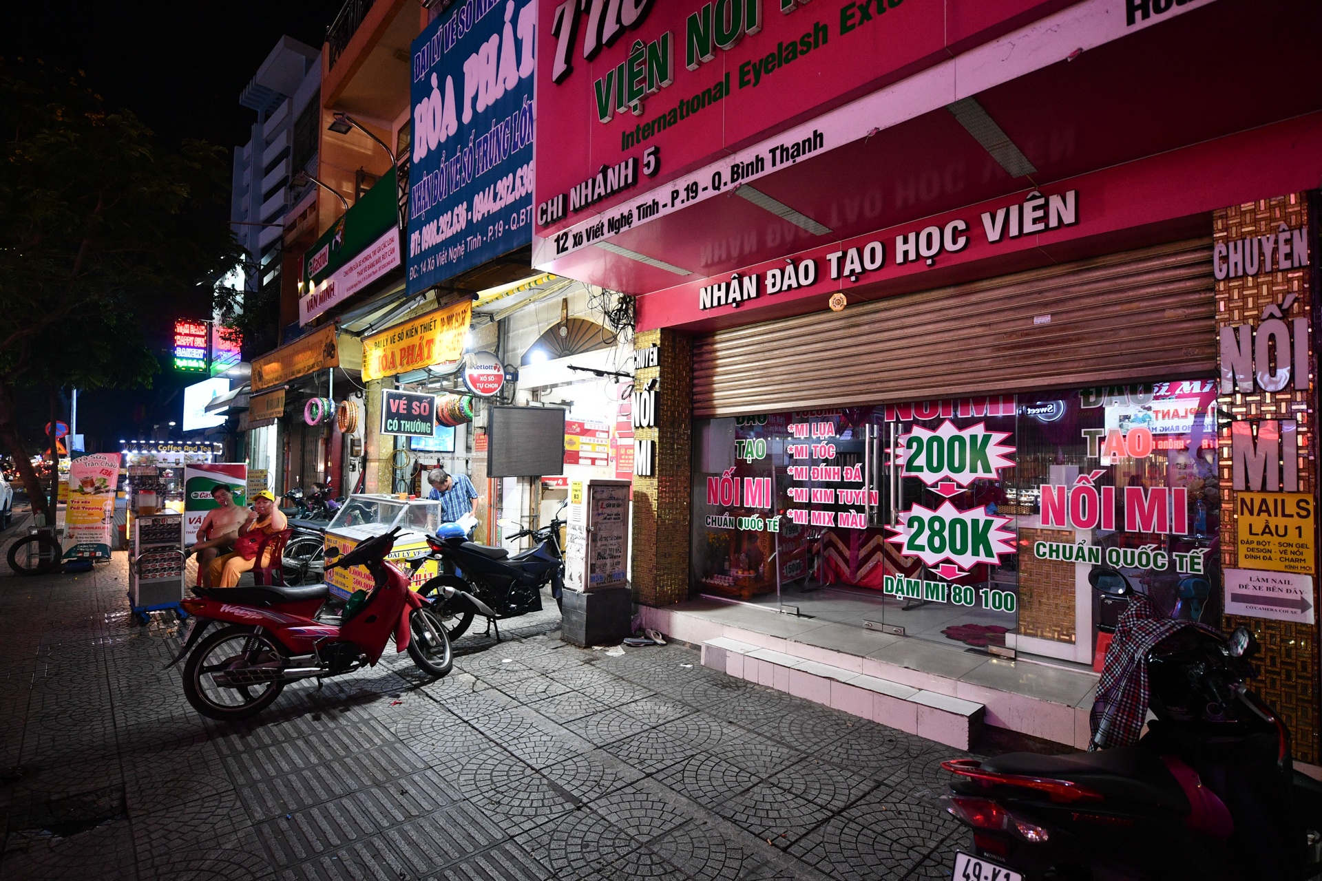 Dong cua hang quan TP.HCM anh 8