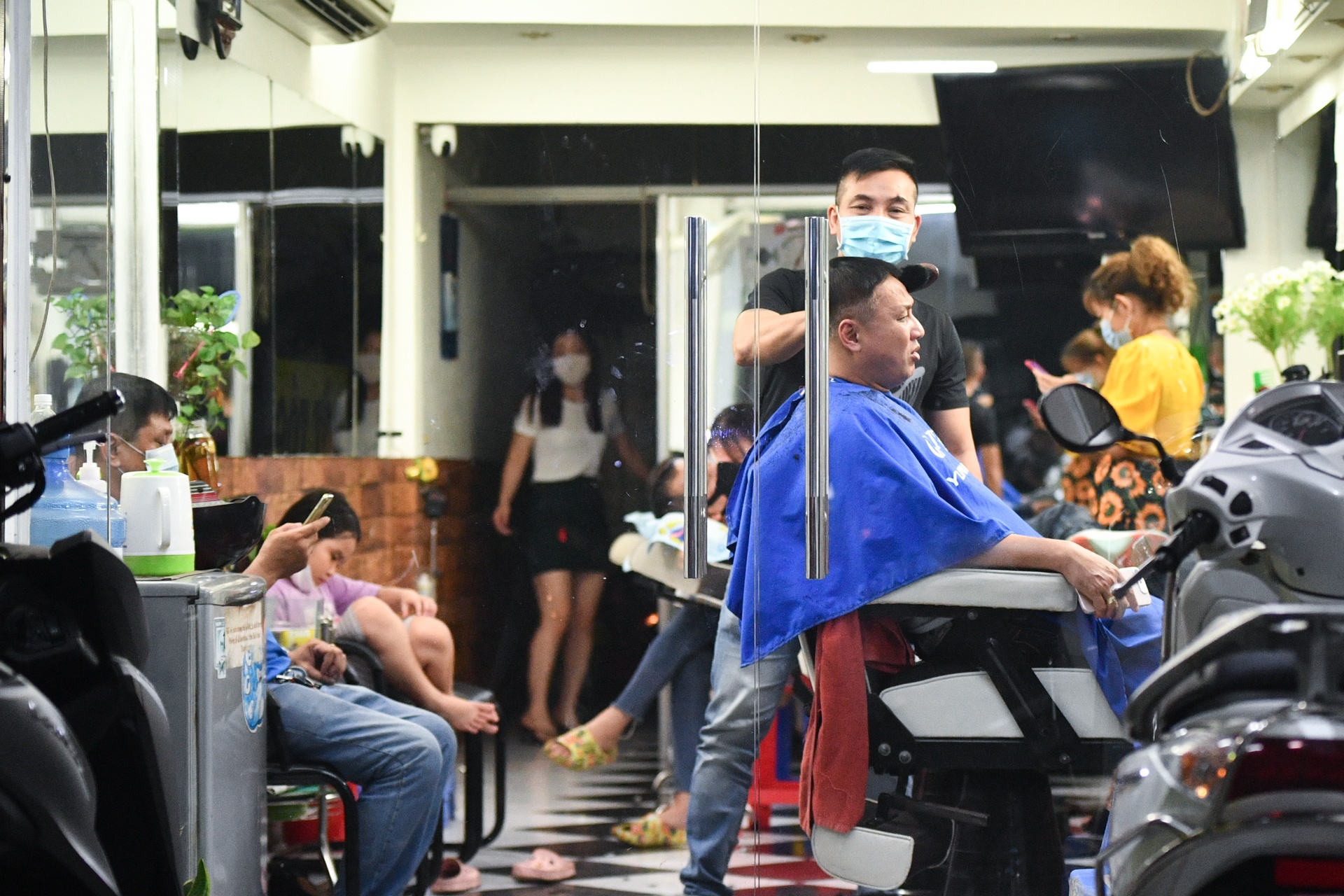 Dong cua hang quan TP.HCM anh 9