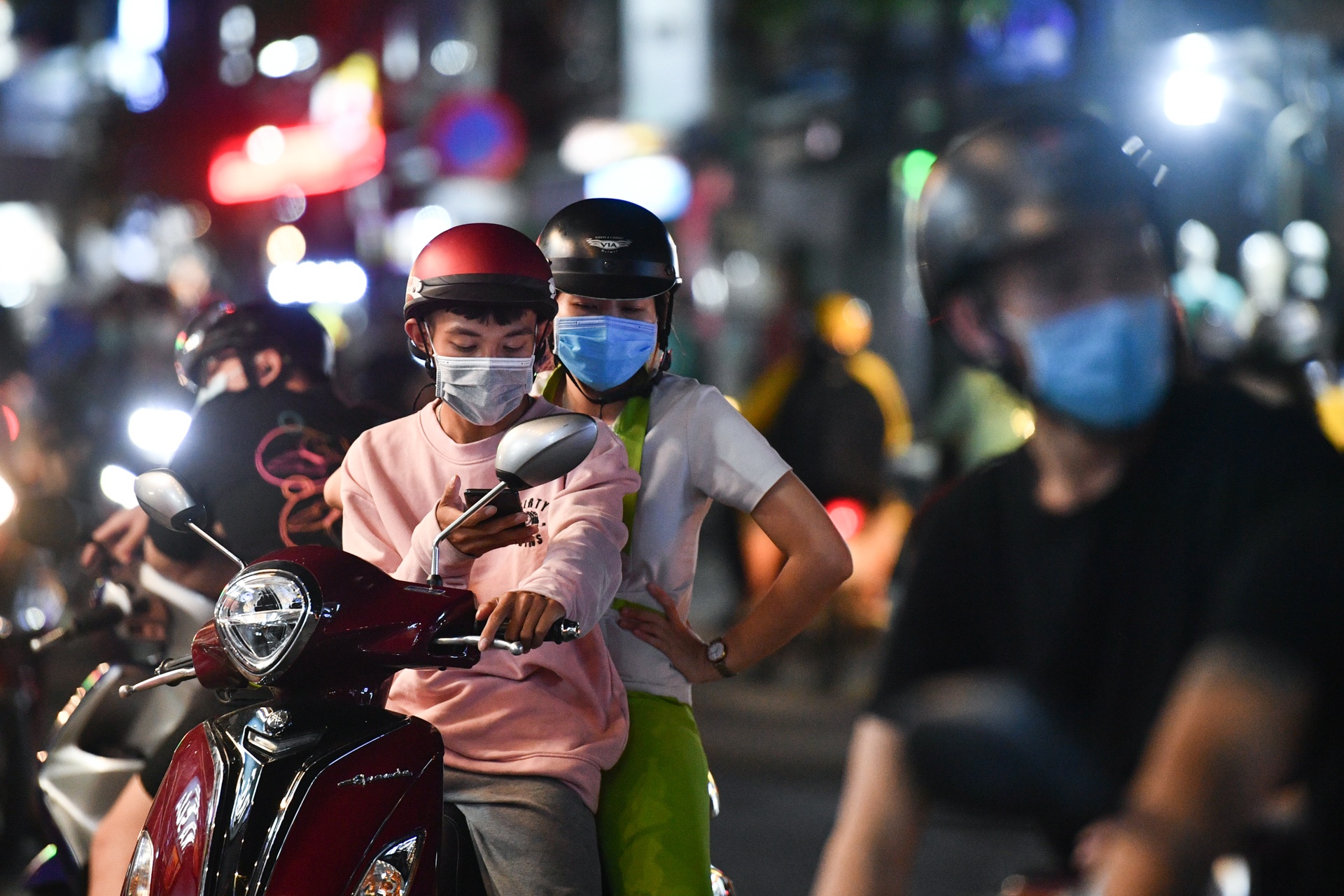 Dong cua hang quan TP.HCM anh 7