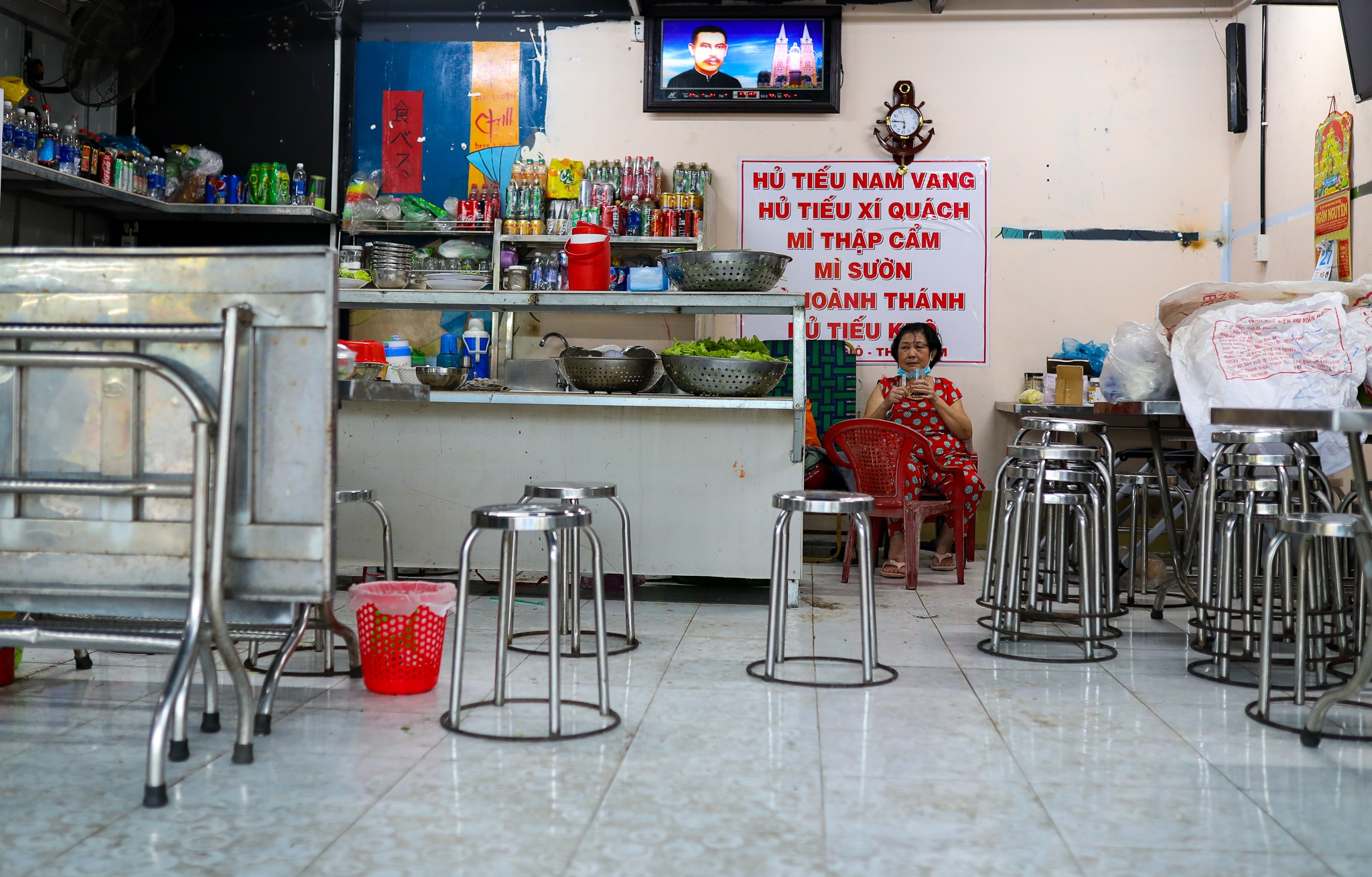 Dong cua hang quan TP.HCM anh 4