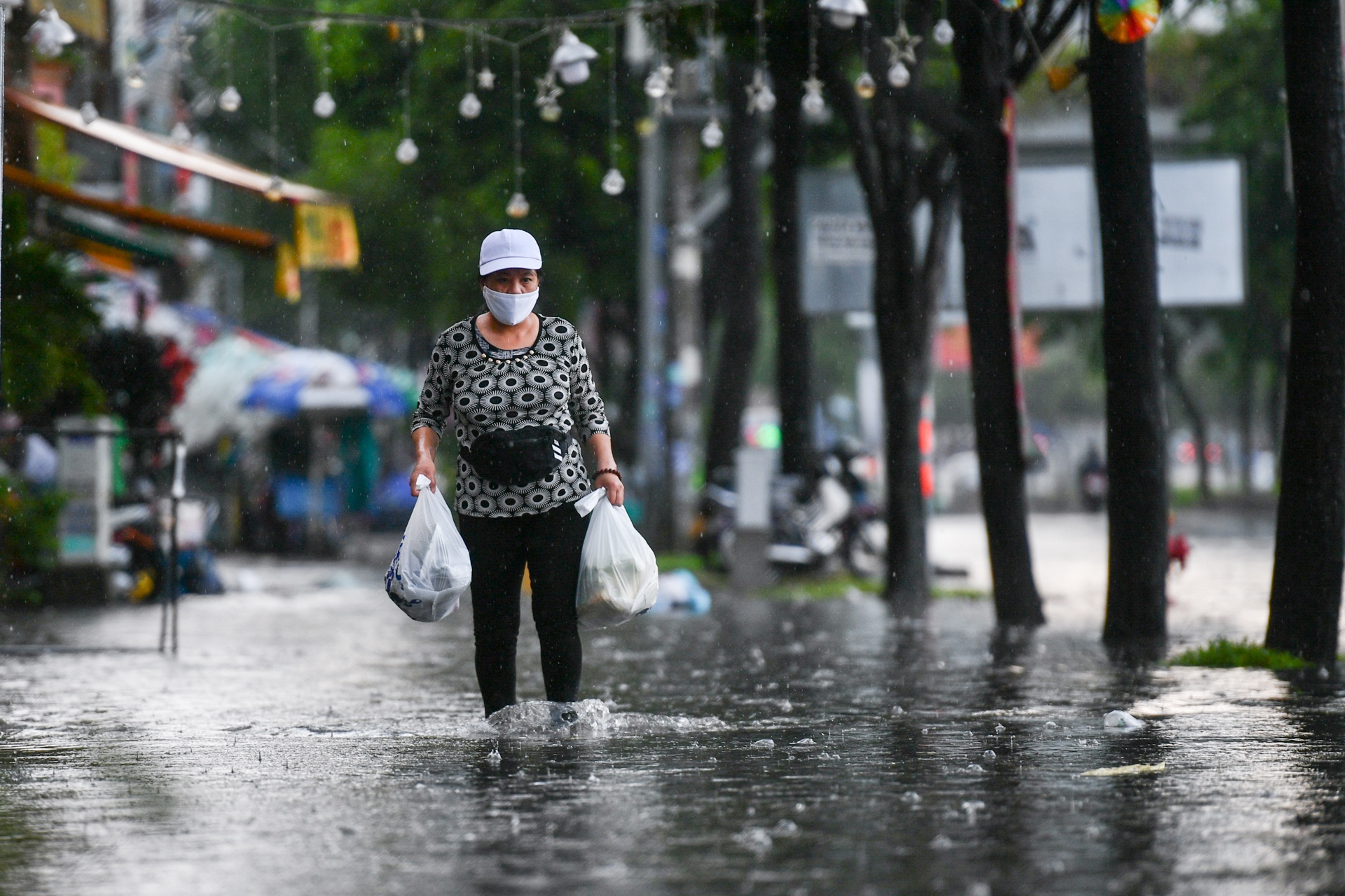 Nhieu noi o quan Binh Thanh ngap sau con mua lon hinh anh