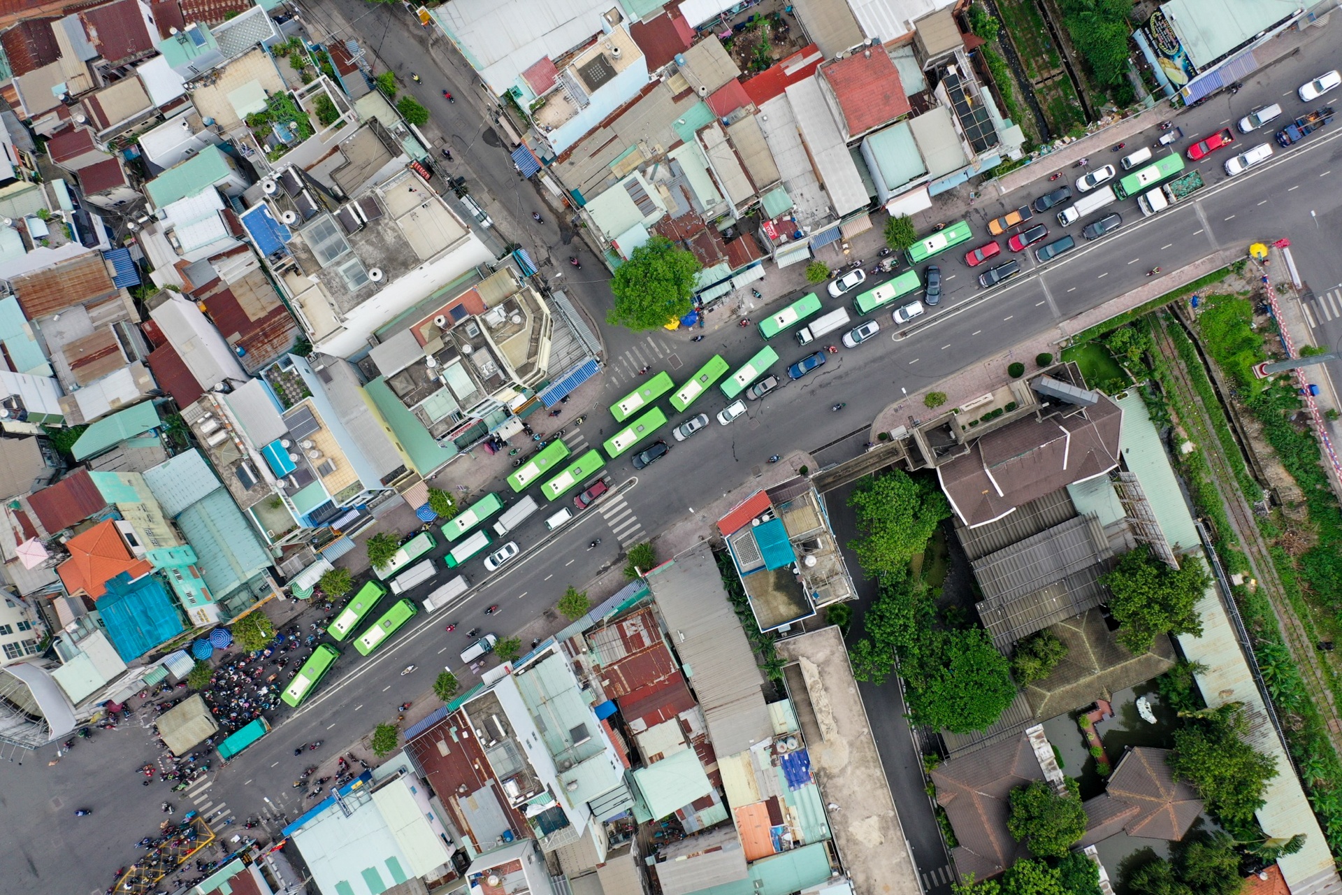 Ket xe hang km tai cac chot chan o quan Go Vap hinh anh