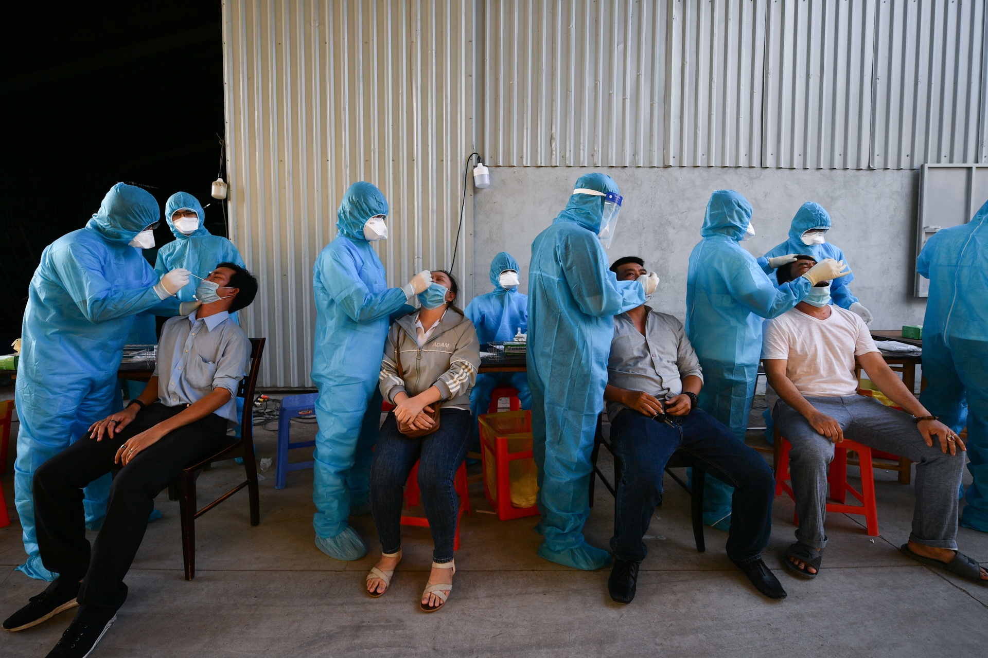 dich Covid-19 bung phat tai TP.HCM anh 4