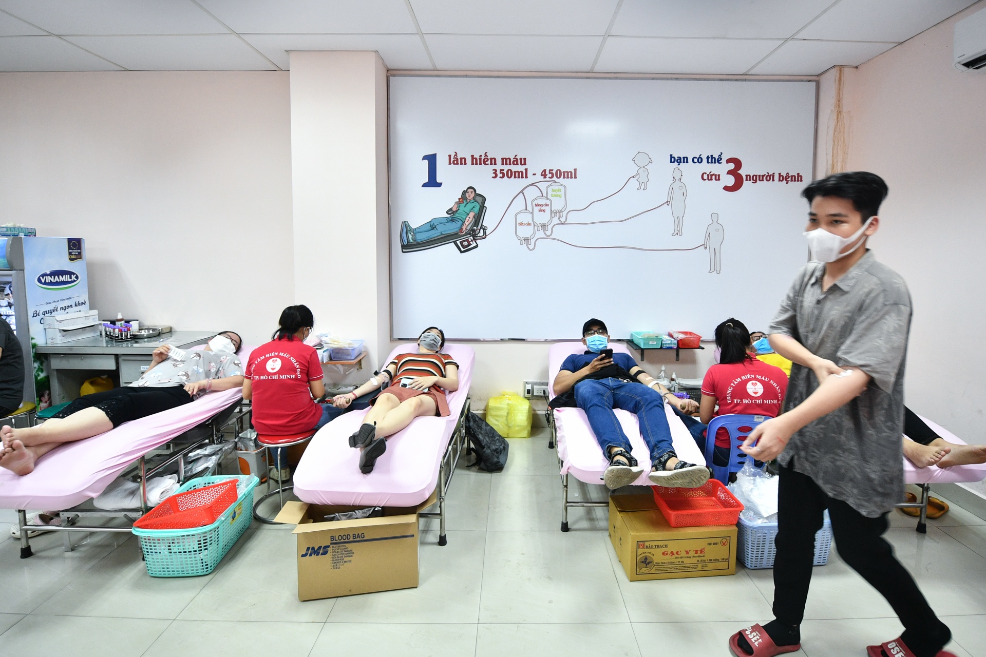 hiến máu mùa dịch Civid-19 ảnh 4 hien mau mua dich Civid-19 anh 4