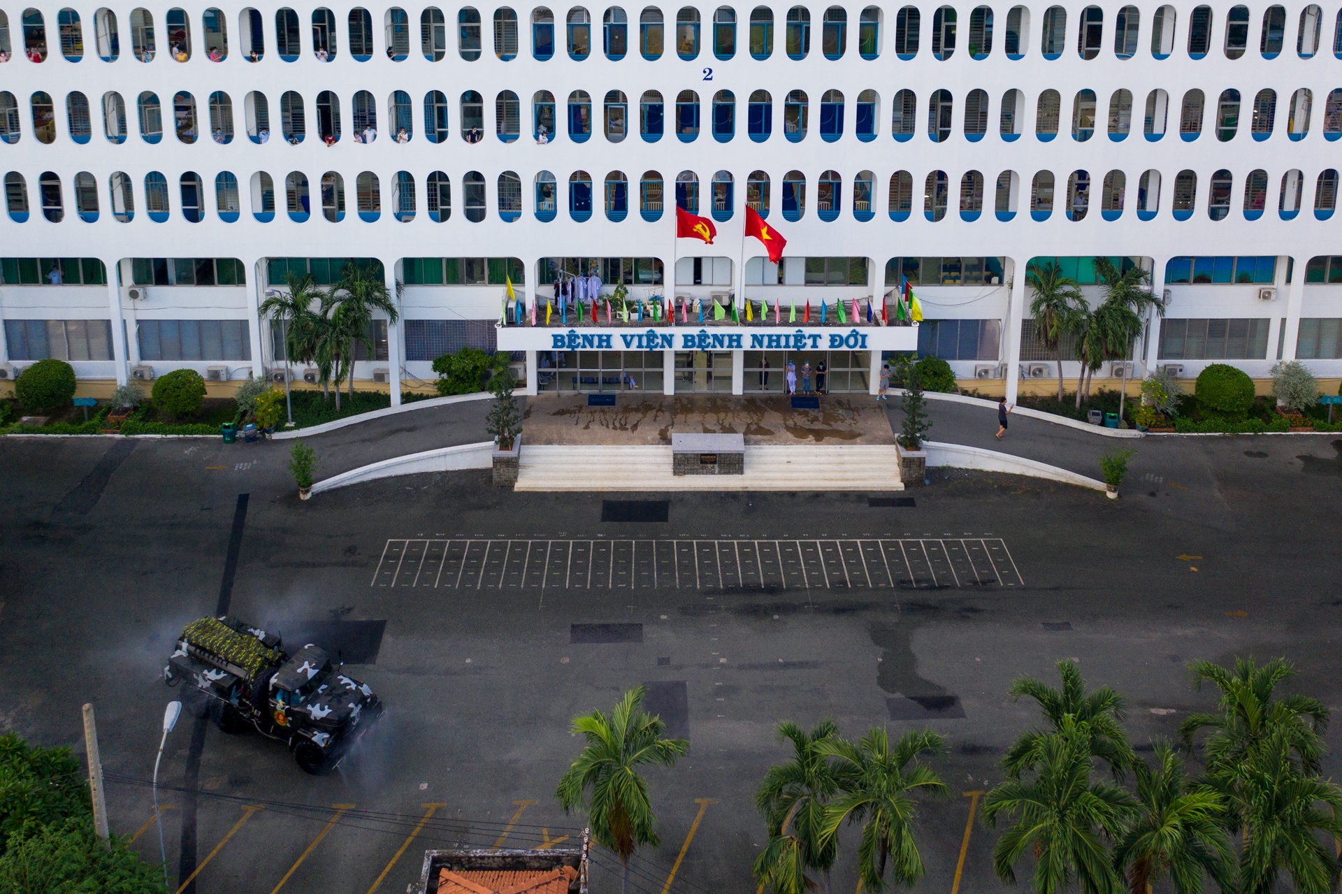 Covid-19 tai Benh vien nhiet doi TP.HCM anh 1