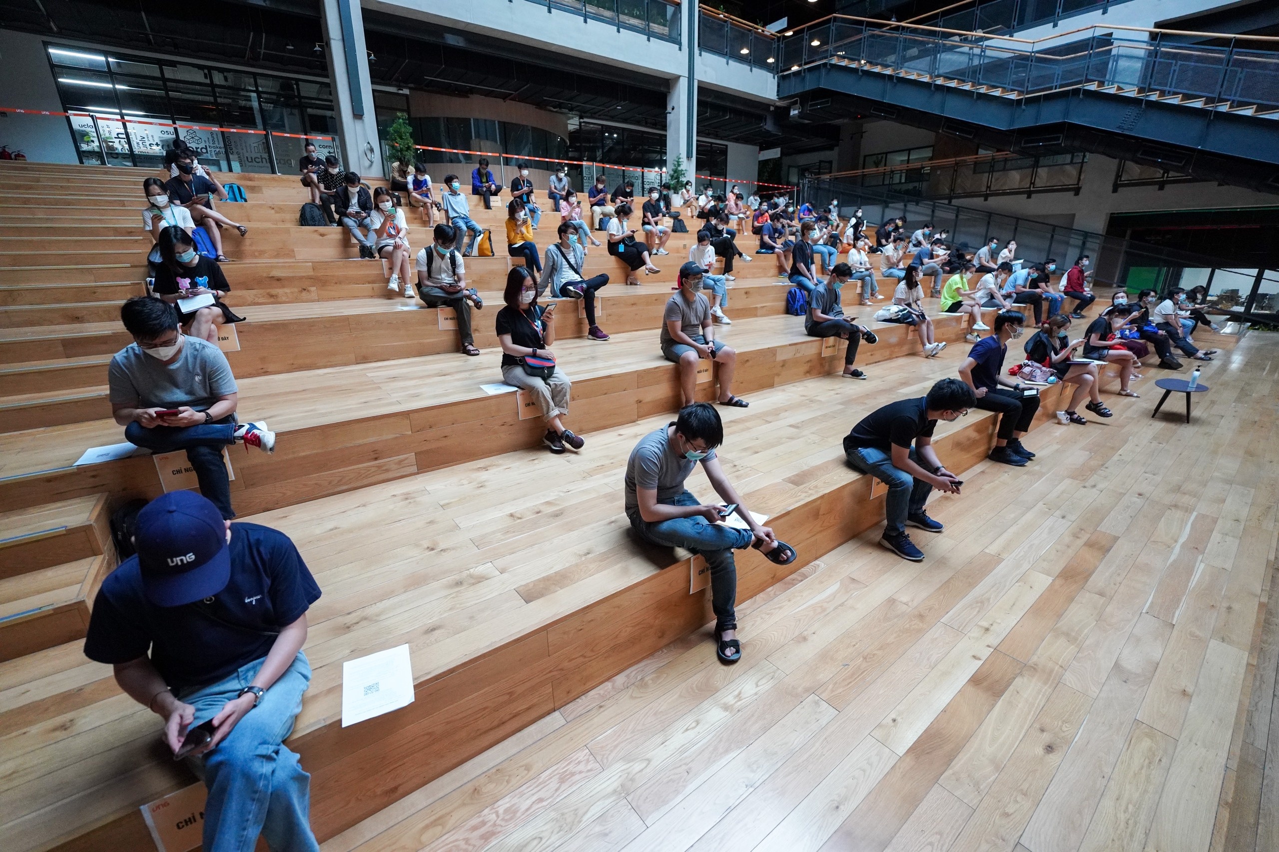 tiem vaccine covid-19 TP.HCM anh 1