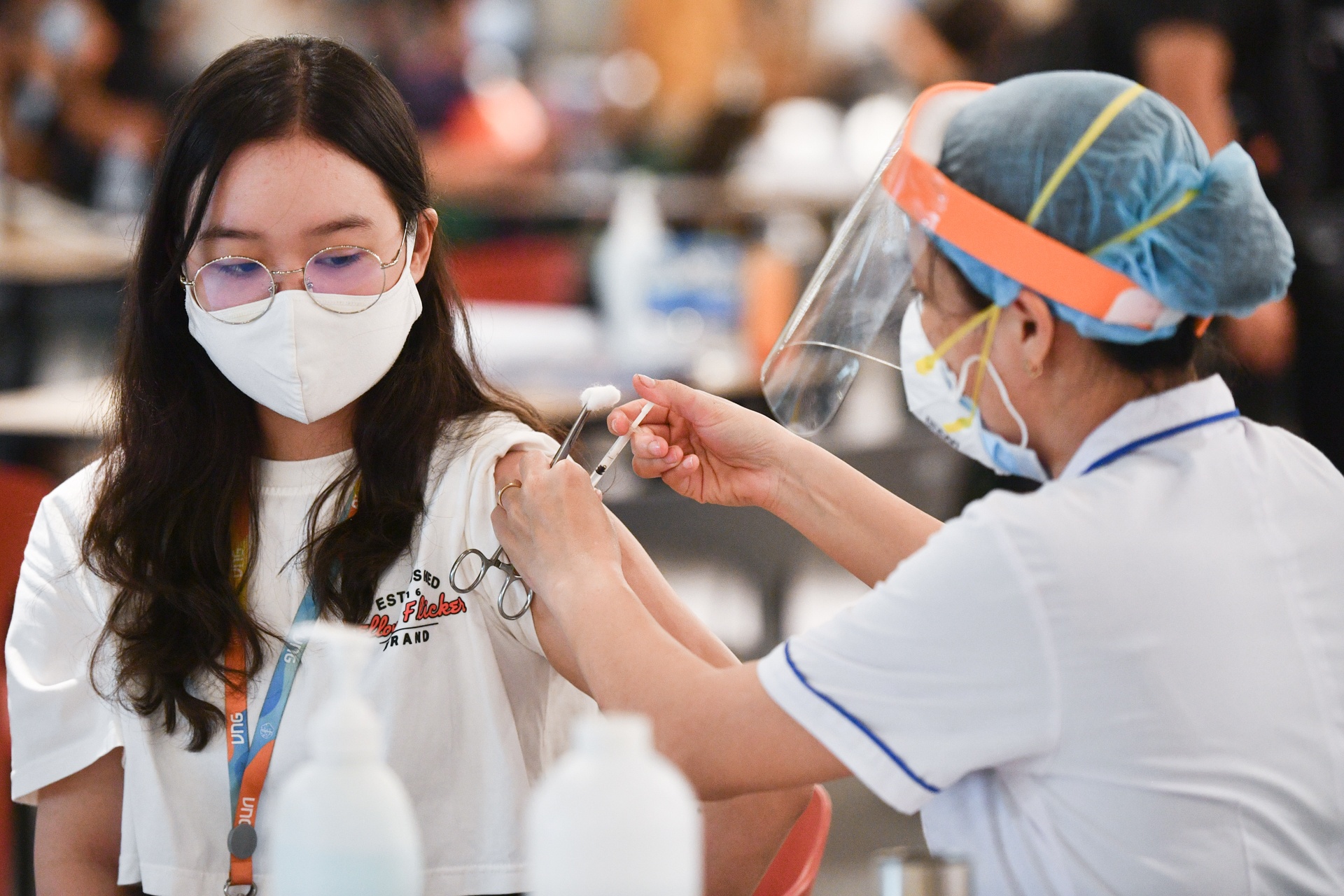 Hang nghin lao dong tai KCX Tan Thuan duoc tiem vaccine Covid-19 hinh anh