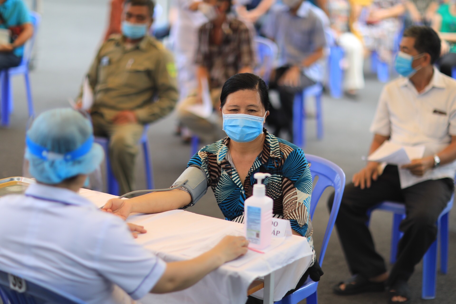 đề xuất bỏ đo huyết áp trước khi tiêm vaccine  ảnh 2 de xuat bo do huyet ap truoc khi tiem vaccine anh 2
