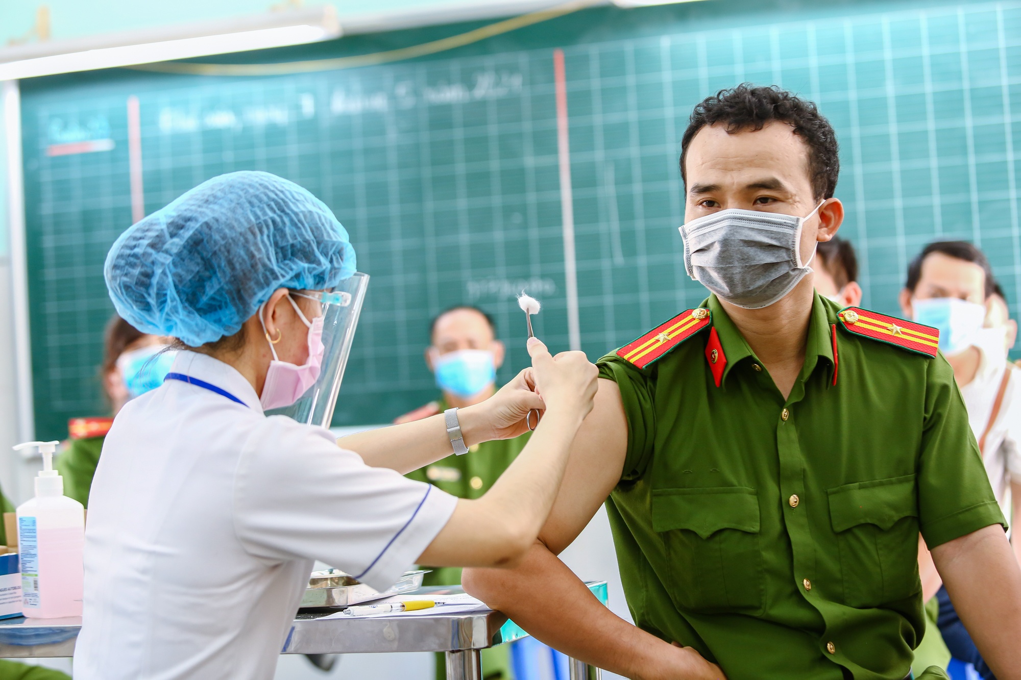 tiêm vaccine Covid-19 TP.HCM ảnh 9 tiem vaccine Covid-19 TP.HCM anh 9