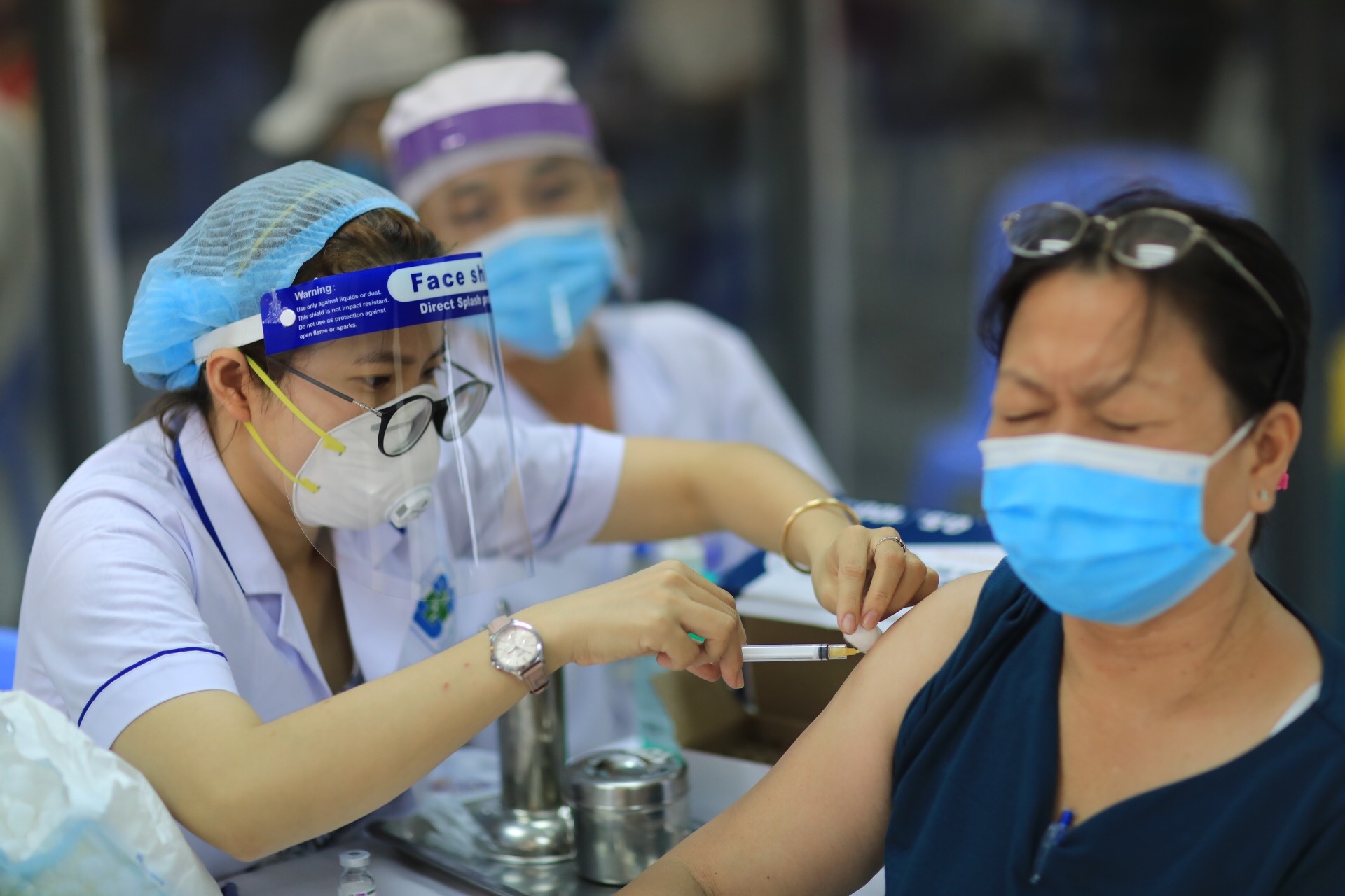 tiêm vaccine Covid-19 ở TP.HCM ảnh 1 tiem vaccine Covid-19 o TP.HCM anh 1