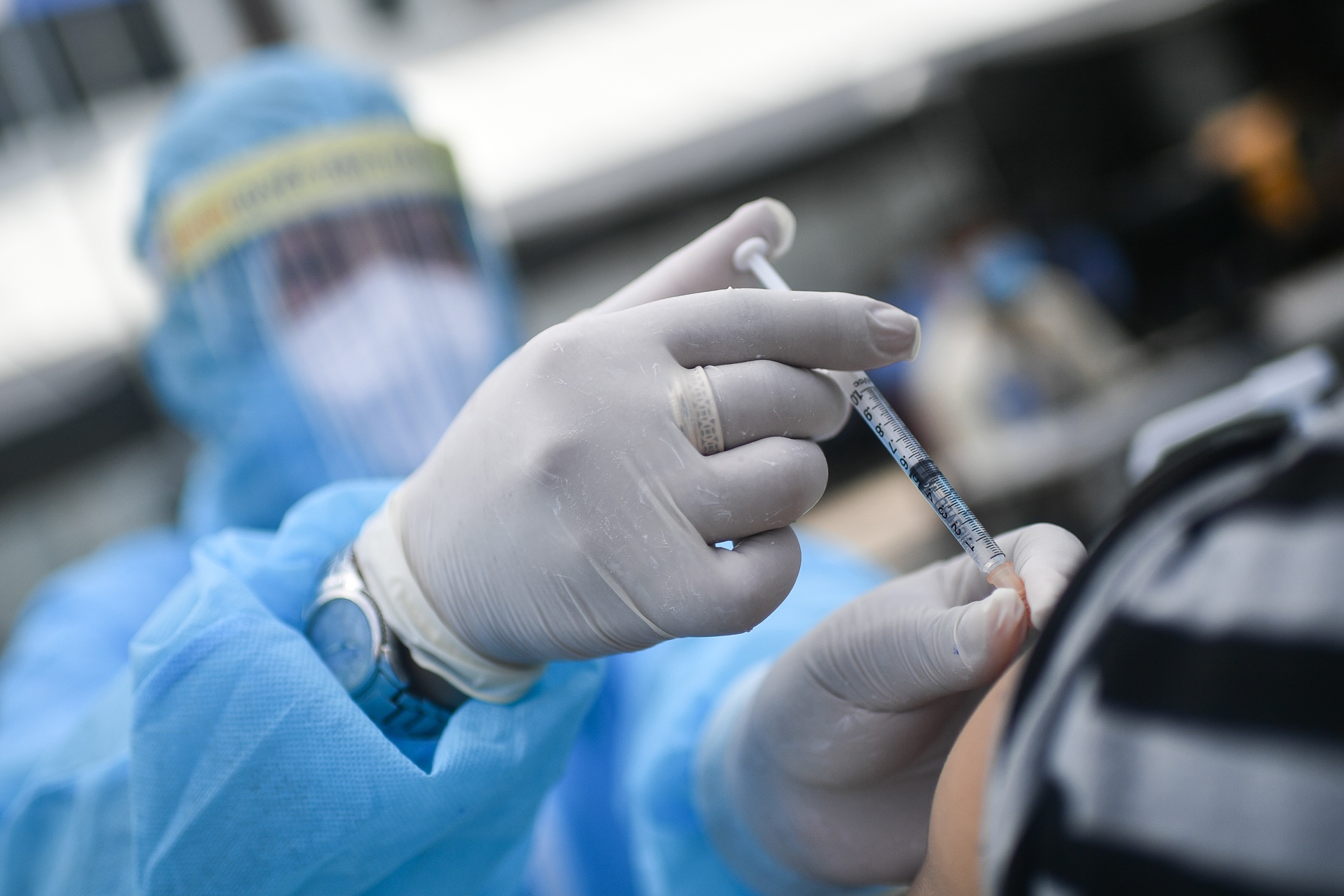 tiêm vaccine Covid-19 tại TP.HCM ảnh 1 tiem vaccine Covid-19 tai TP.HCM anh 1