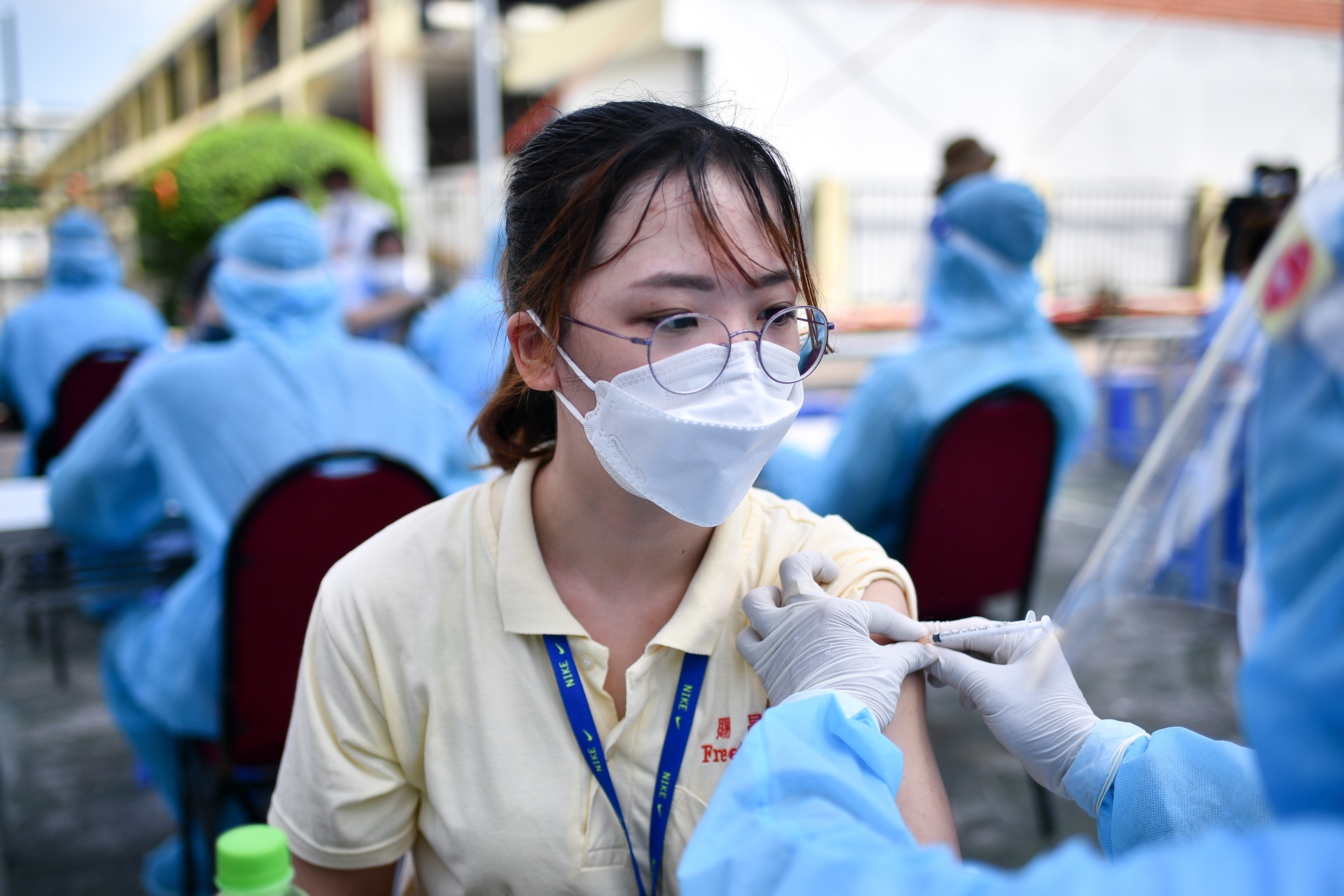 Quan y tham gia chien dich tiem vaccine Covid-19 lon nhat TP.HCM hinh anh
