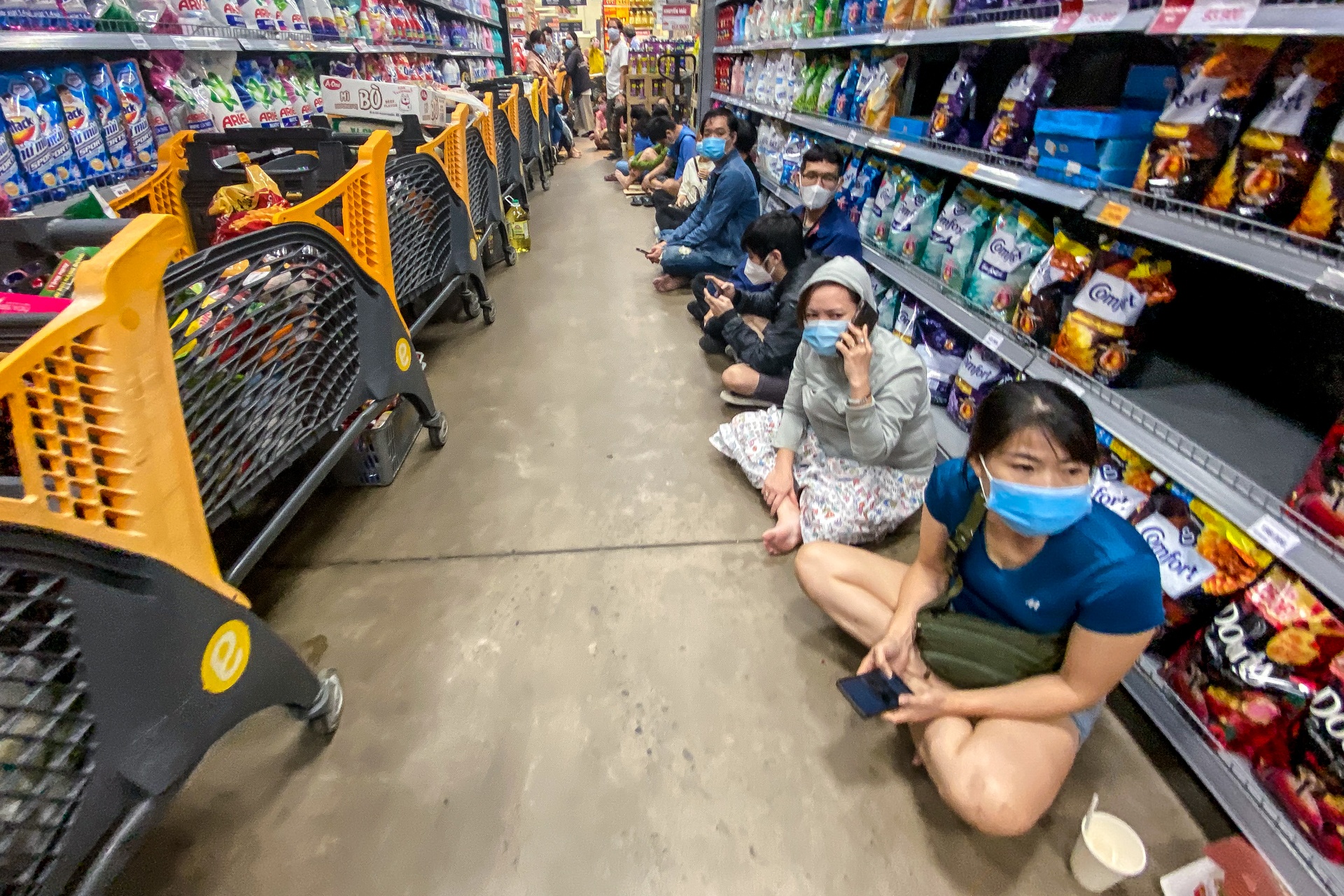 Ngoi la liet trong sieu thi cho thanh toan o TP.HCM hinh anh