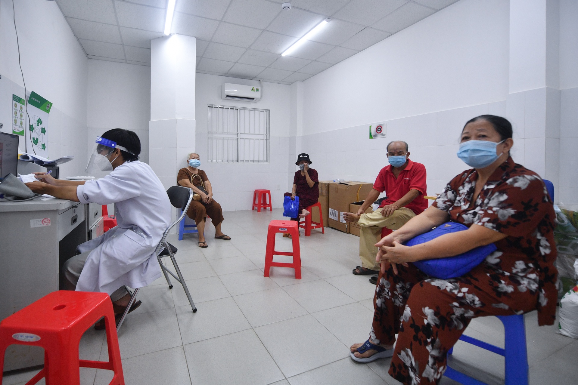 TP.HCM tiêm vaccine Moderna ảnh 4 TP.HCM tiem vaccine Moderna anh 4