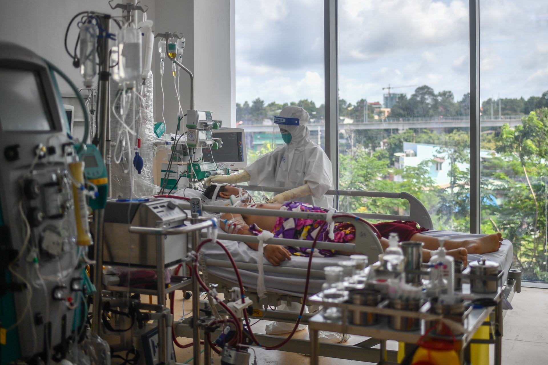 may tho dieu tri Covid-19 anh 2