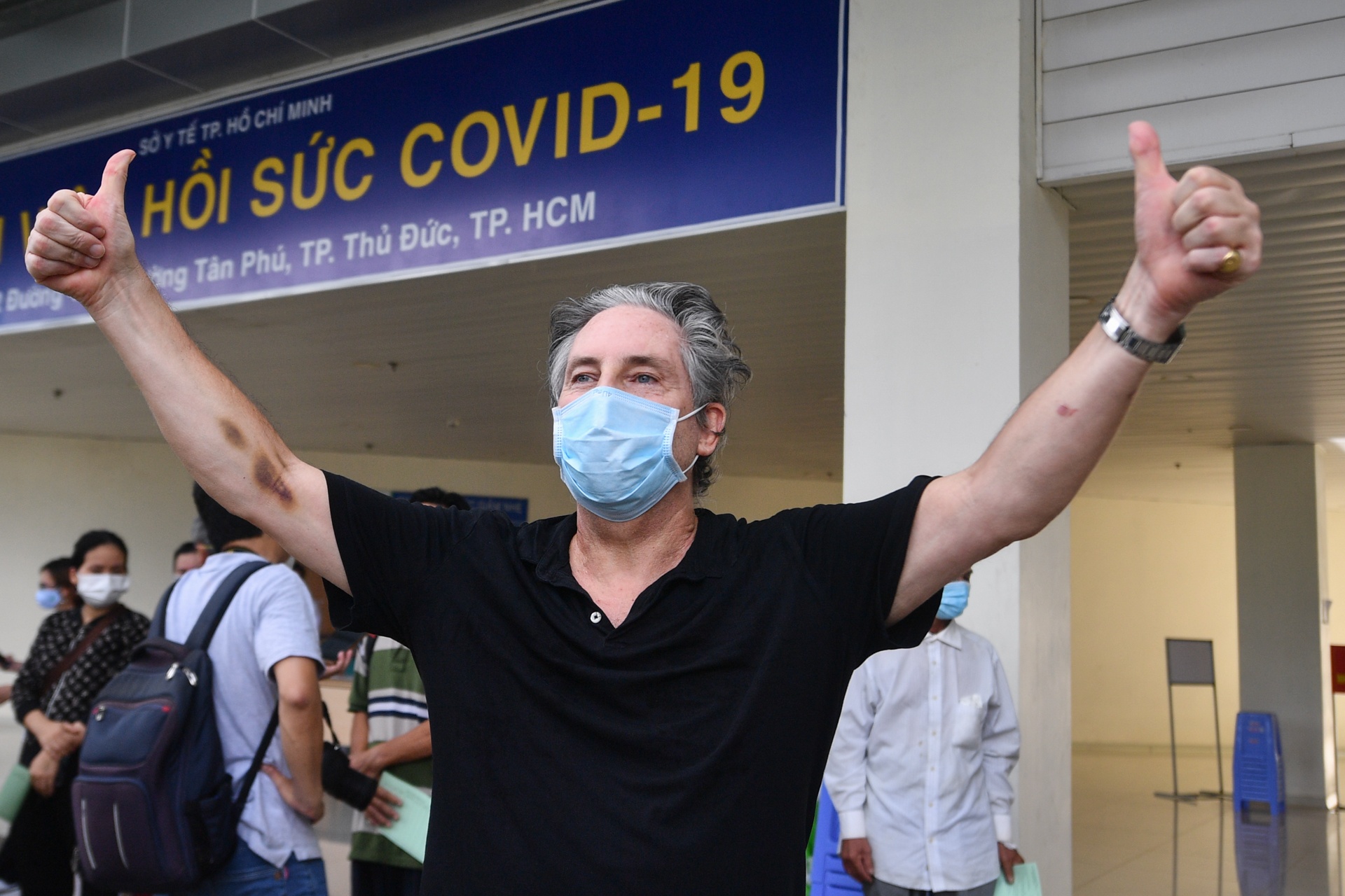 bệnh nhân Covid-19 xuất viện ở TP.HCM ảnh 6 benh nhan Covid-19 xuat vien o TP.HCM anh 6