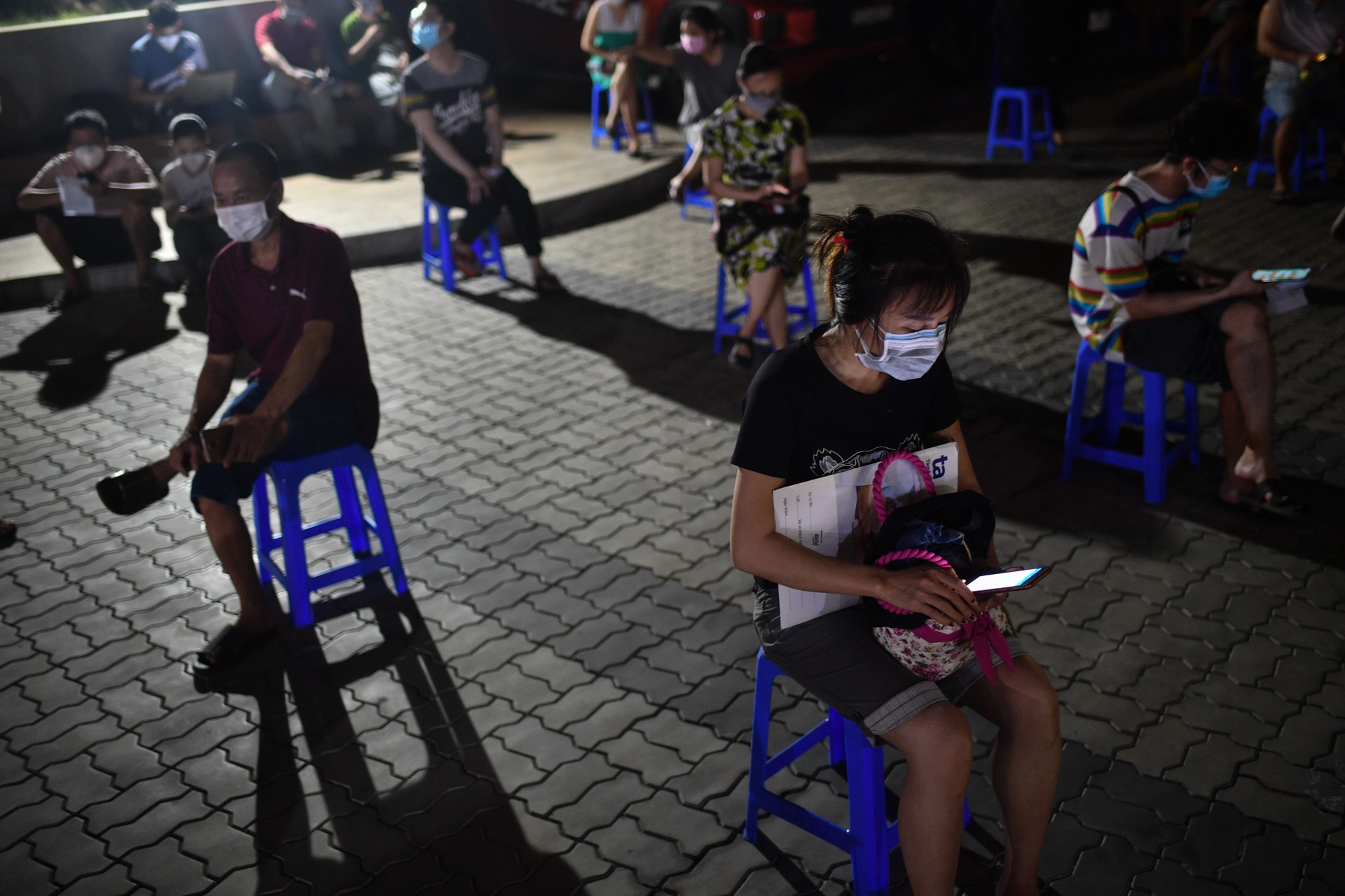 TP.HCM tiem vaccine trong dem anh 5