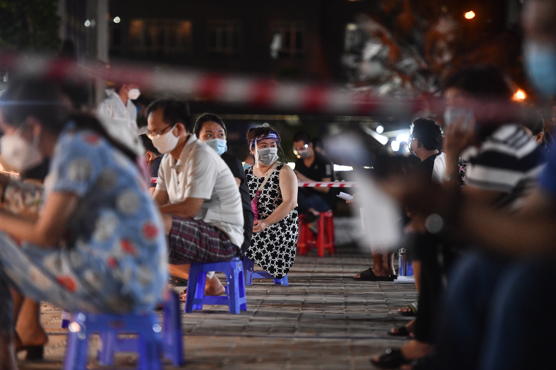 TP.HCM tiem vaccine trong dem anh 9