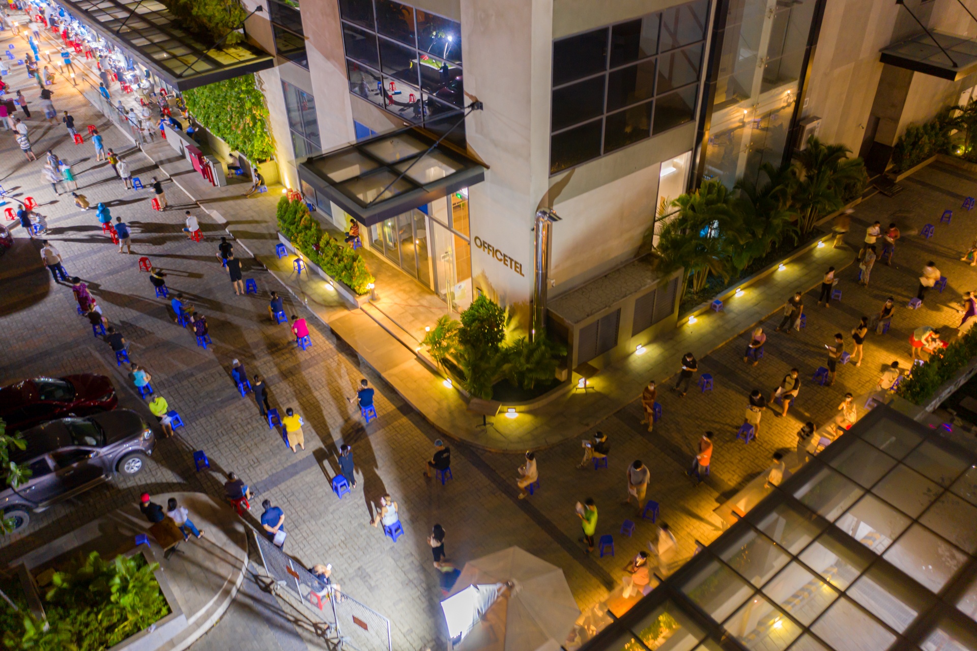 TP.HCM tiem vaccine trong dem anh 7